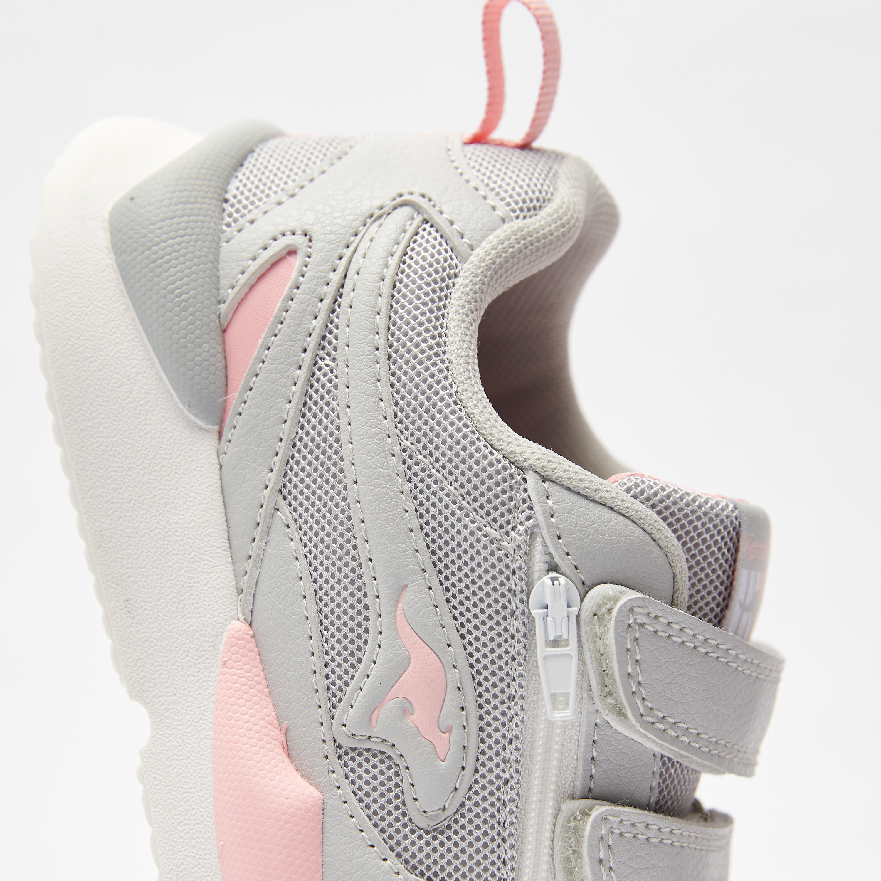 حذاء جري بشريط إغلاق لاصق للبنات من كانجاروس-girls-shoes-sneakers-image-4