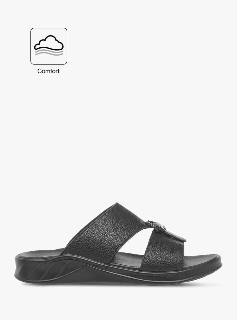 صندل عربي مريح سهل الارتداء بارز الملمس بزينة معدن من إل بي إل من شو إكسبريس-men-shoes-sandals-image-2