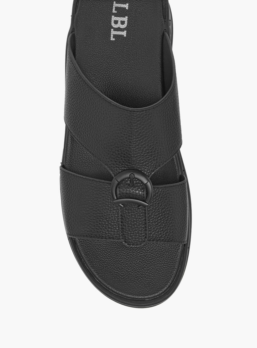 صندل عربي مريح سهل الارتداء بارز الملمس بزينة معدن من إل بي إل من شو إكسبريس-men-shoes-sandals-image-3