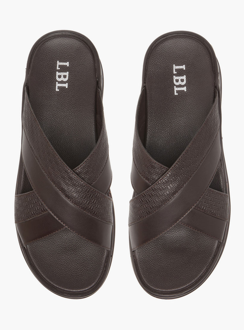 صندل عربي مريح سهل الارتداء بارز الملمس بحزام متقاطع من إل بي إل من شو إكسبريس-men-shoes-sandals-image-1