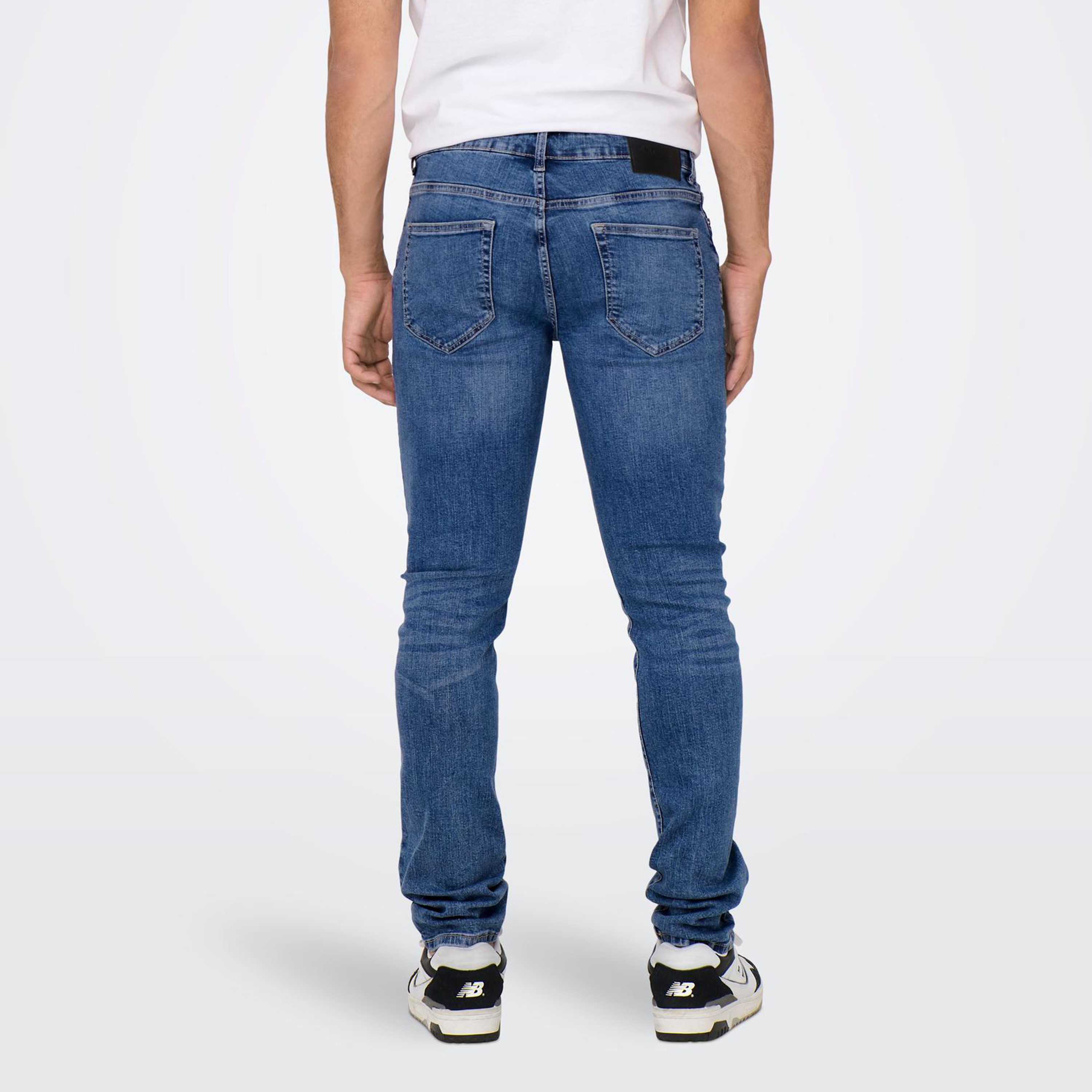 بنطال جينز من اونلي آند سونز بلون ازرق ذو سلیم فت وجيب متوسط الارتفاع-men-clothing-bottoms-jeans-image-2