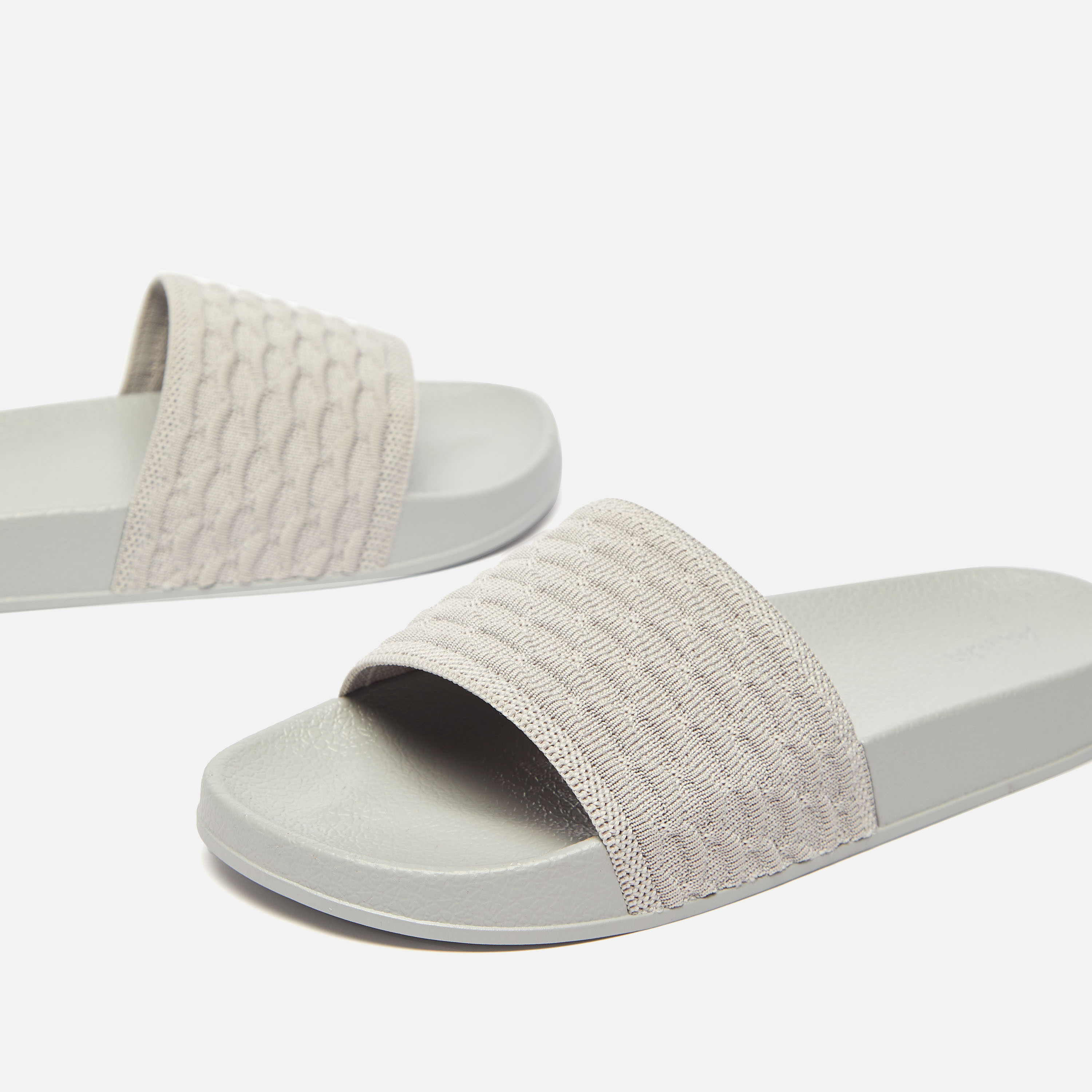 شبشب خفيف بارز الملمس من أكوا-women-shoes-flipflopsandslides-image-4