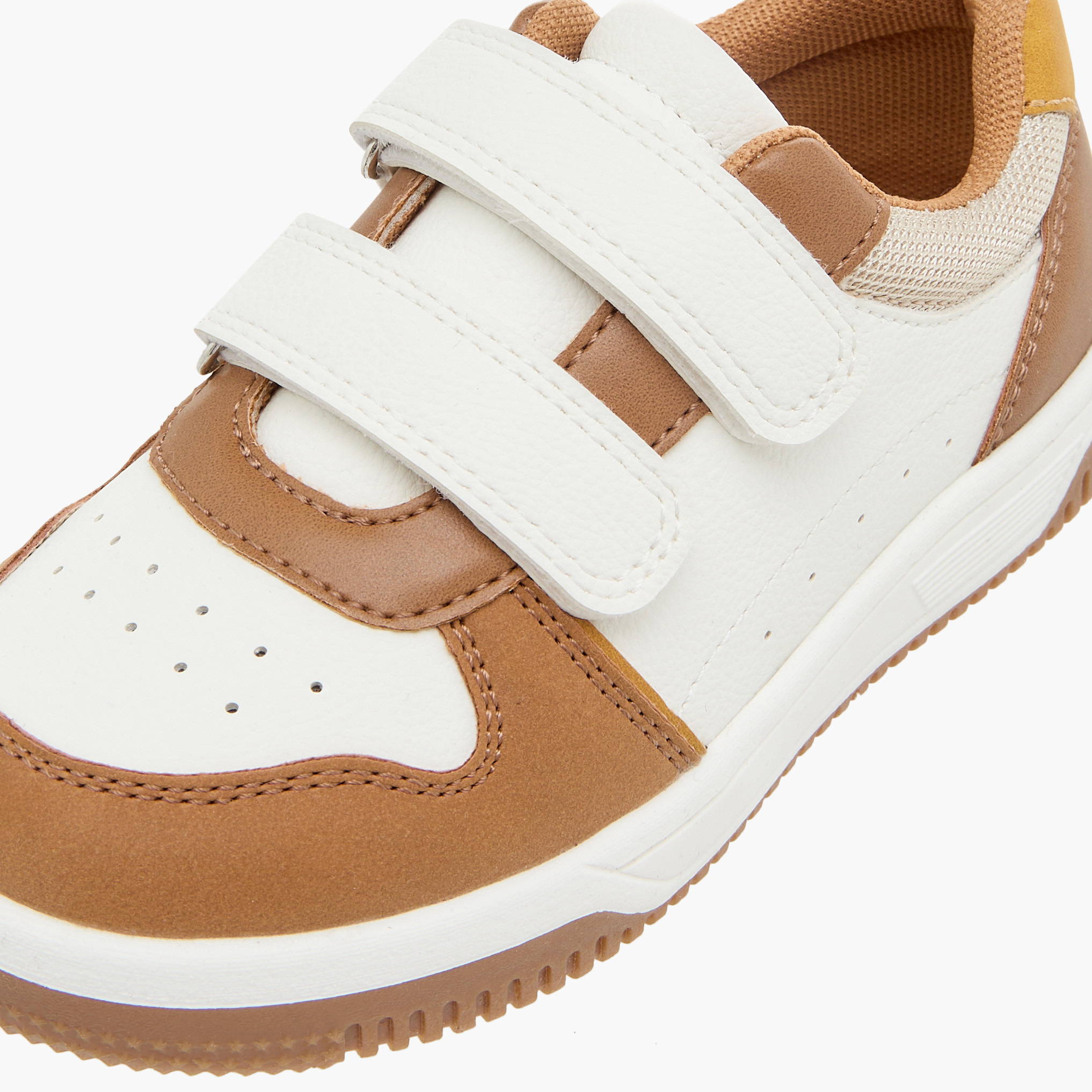 حذاء سنيكرز بشريط إغلاق لاصق وتصميم قوالب ملونة من جونيورز-boys-shoes-schoolshoes-image-4