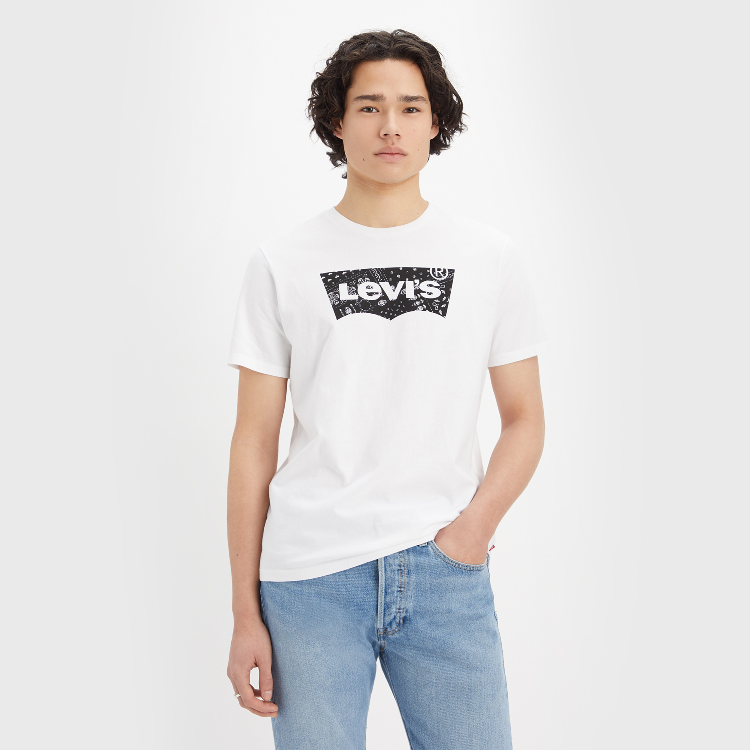 تيشيرت ليفايز بأكمام قصيرة وياقة دائرية مع شعار-men-clothing-tshirtsandpolos-tshirts-image-2