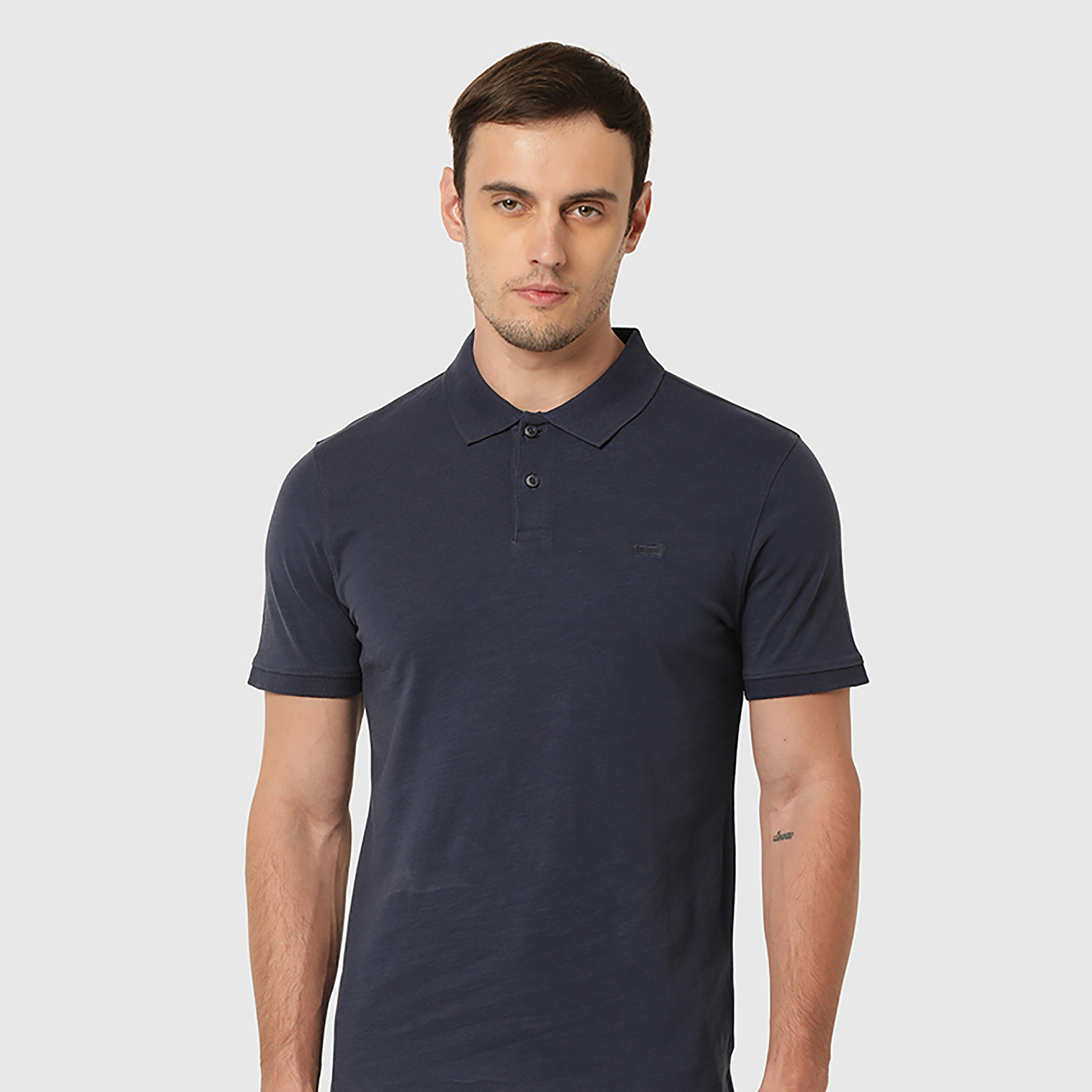 تي شيرت بولو رجالي بأكمام قصيرة وياقة قميص سادة من ليفايس-men-clothing-tshirtsandpolos-tshirts-image-2