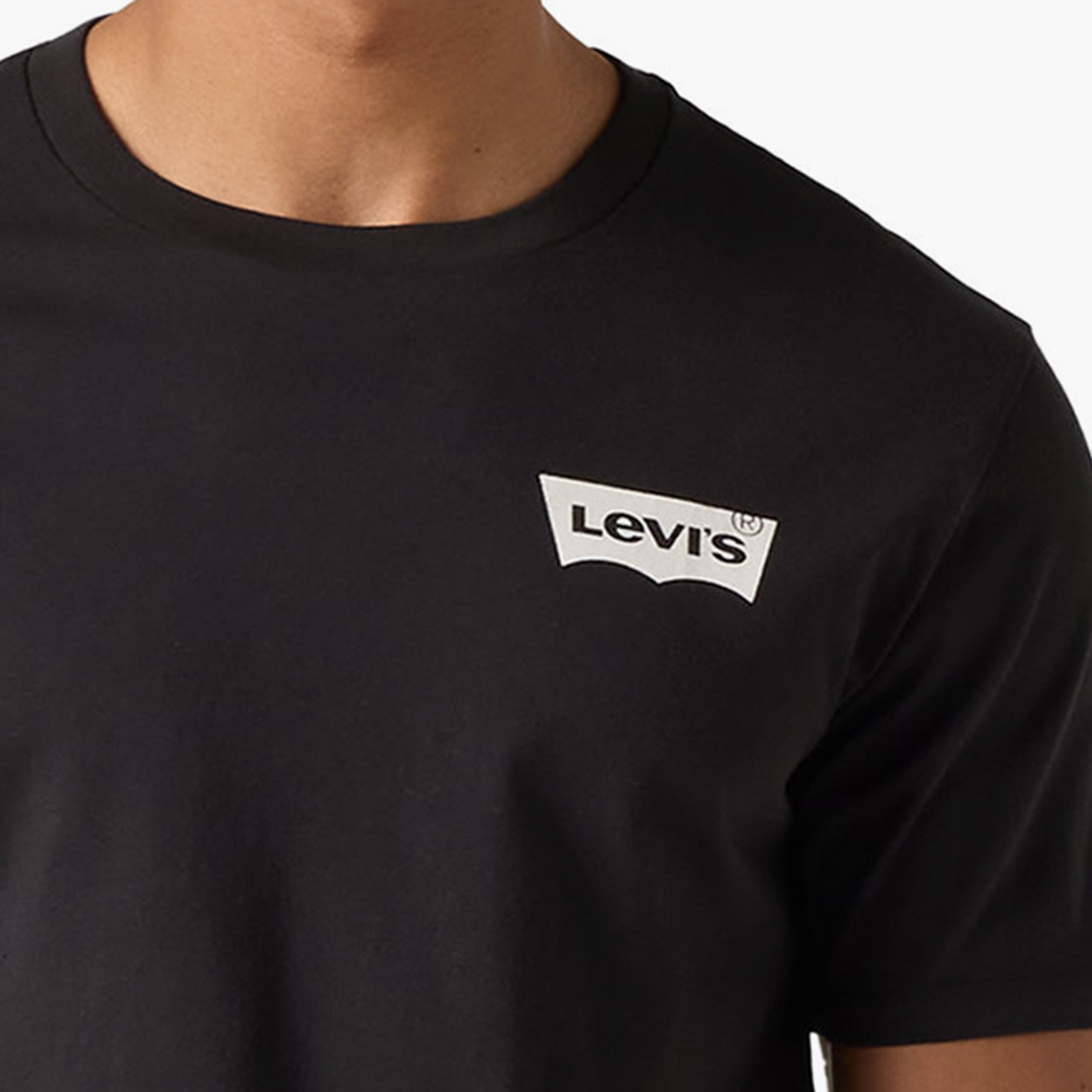 تي شيرت رجالي بأكمام قصيرة وياقة دائرية وشعار من ليفايس-men-clothing-tshirtsandpolos-tshirts-image-3