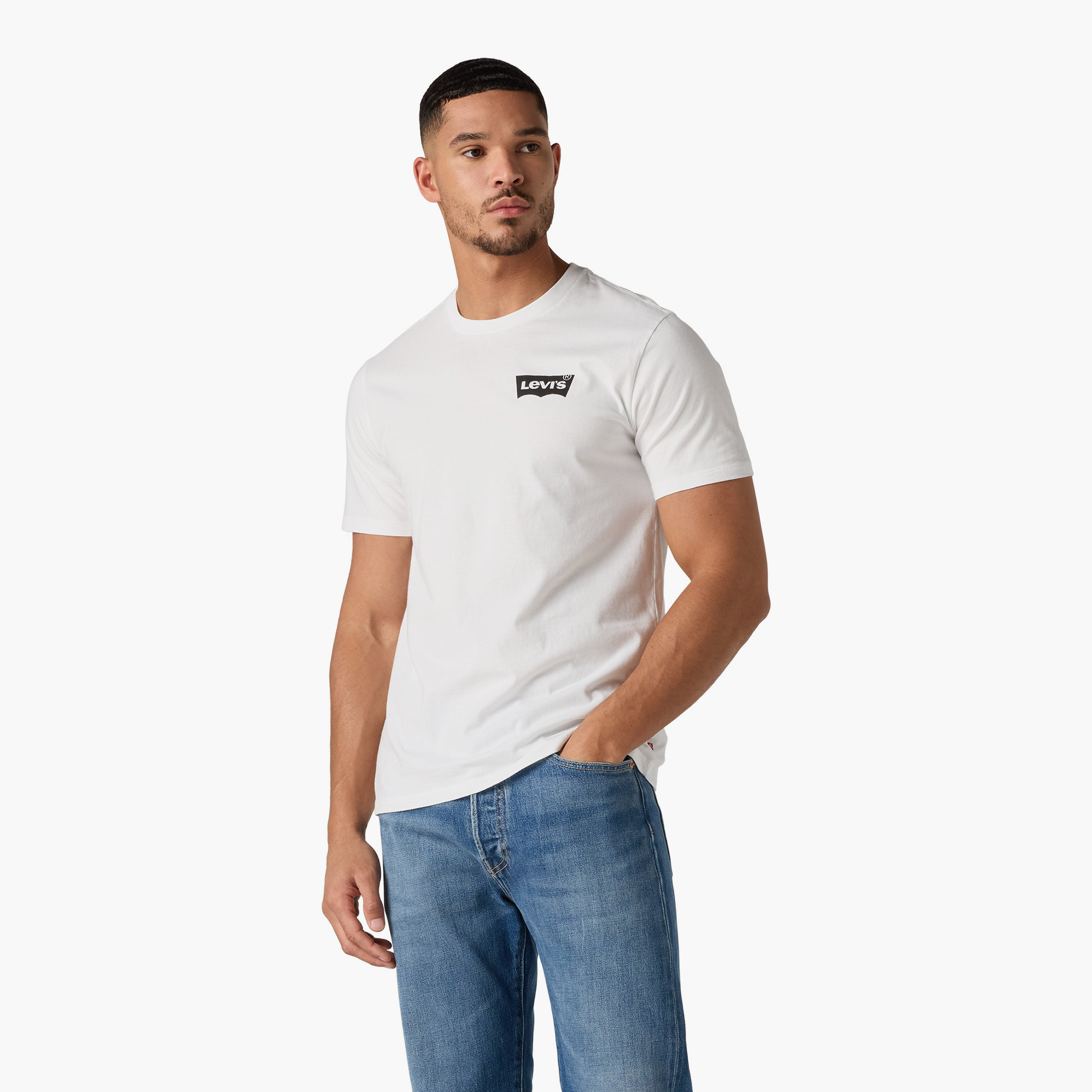 تي شيرت رجالي بأكمام قصيرة وياقة دائرية وشعار من ليفايس-men-clothing-tshirtsandpolos-tshirts-image-4