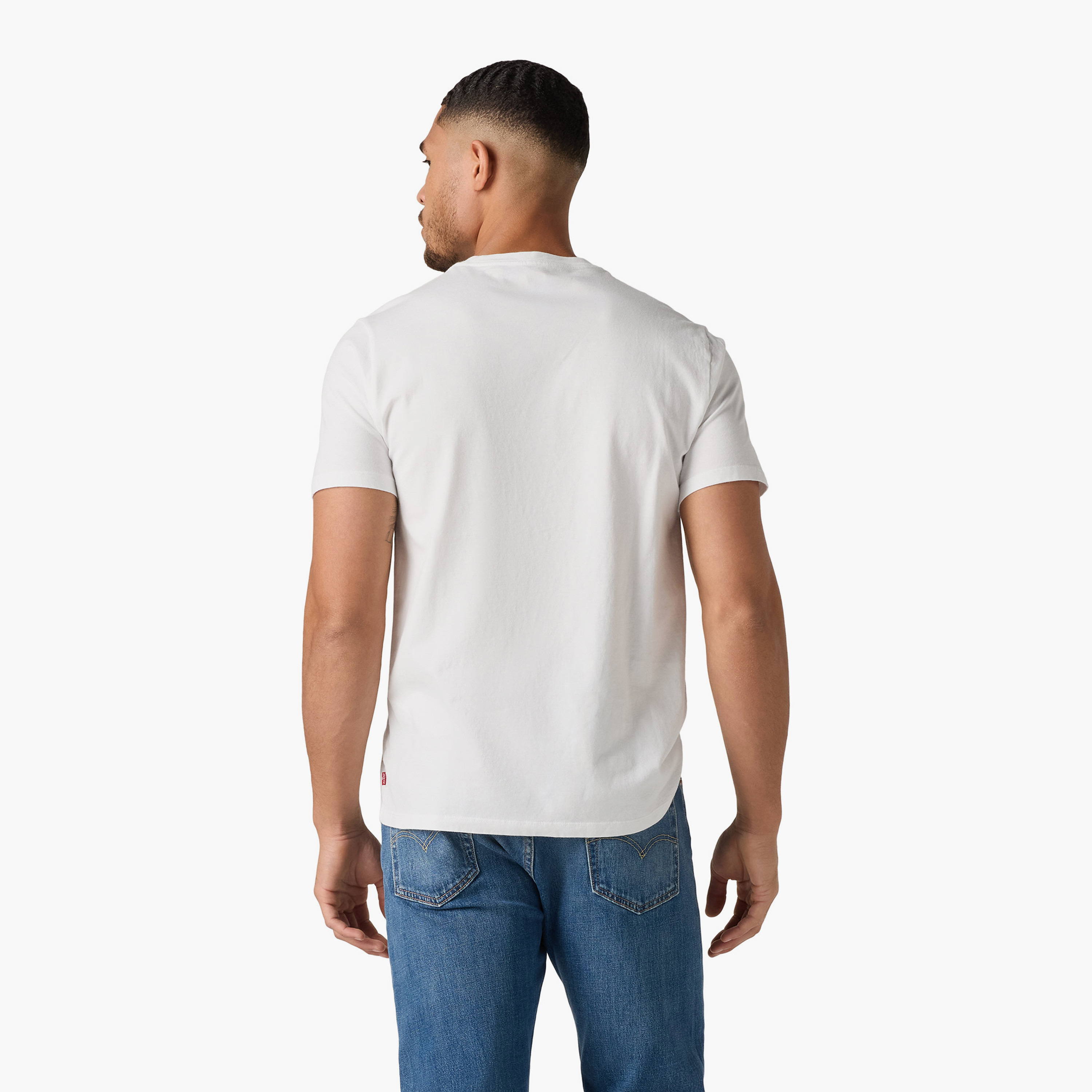 تي شيرت رجالي بأكمام قصيرة وياقة دائرية وشعار من ليفايس-men-clothing-tshirtsandpolos-tshirts-image-5