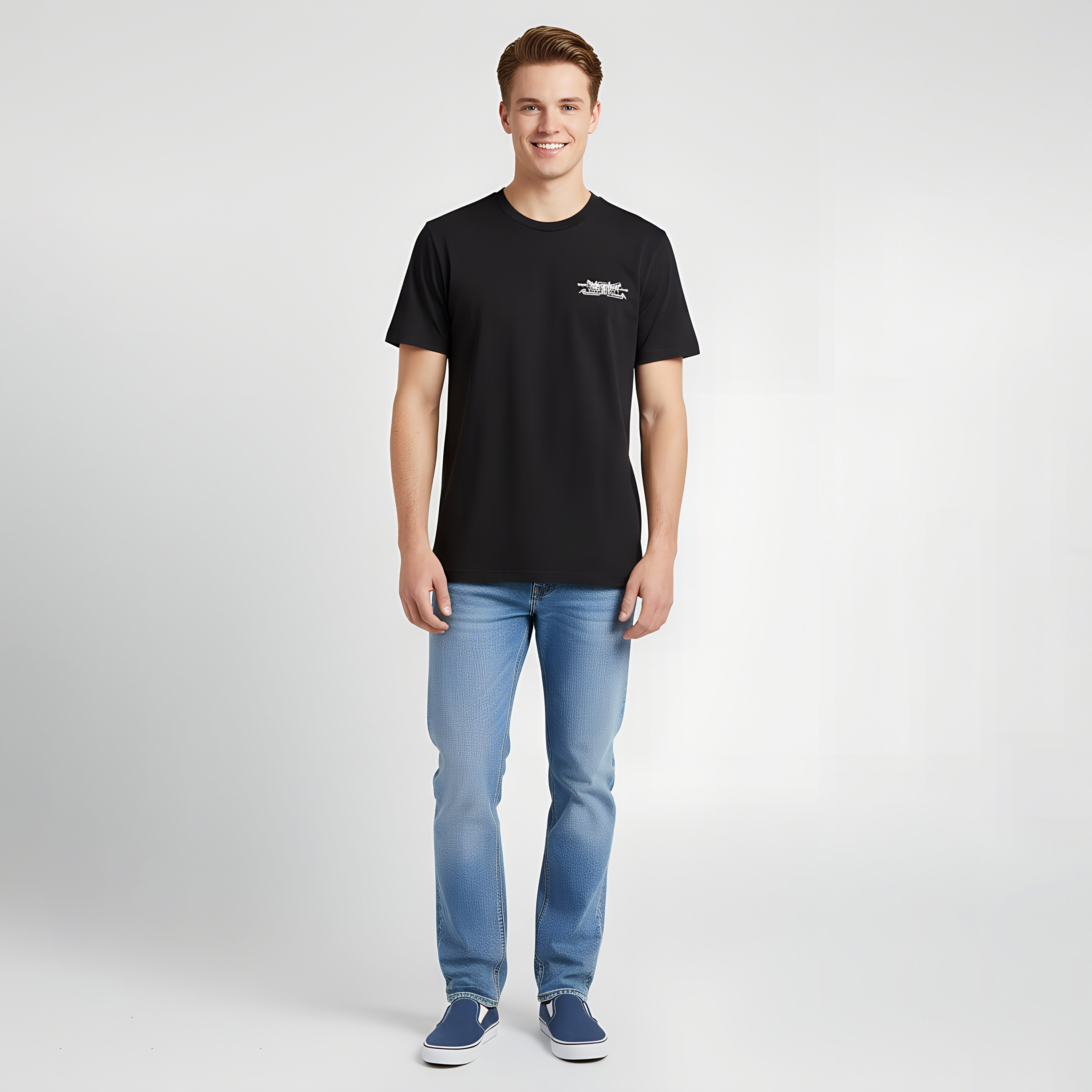 تيشيرت رجالي بأكمام قصيرة وياقة دائرية مطبوع عليها نص مطرز من ليفايس.-men-clothing-tshirtsandpolos-tshirts-image-2