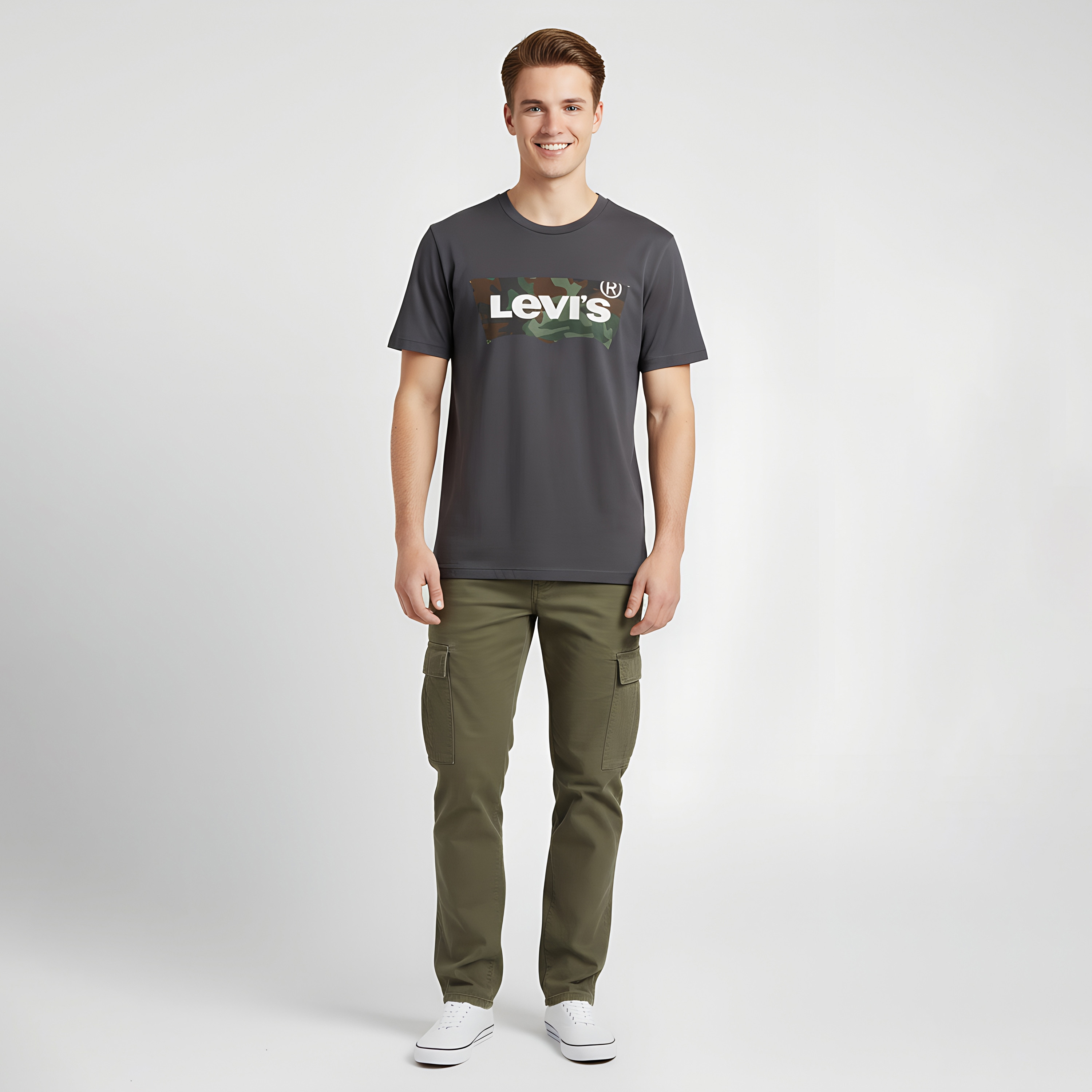 تيشيرت رجالي بأكمام قصيرة وياقة دائرية بطبعة مموهة جرافيك من ليفايس.-men-clothing-tshirtsandpolos-tshirts-image-2