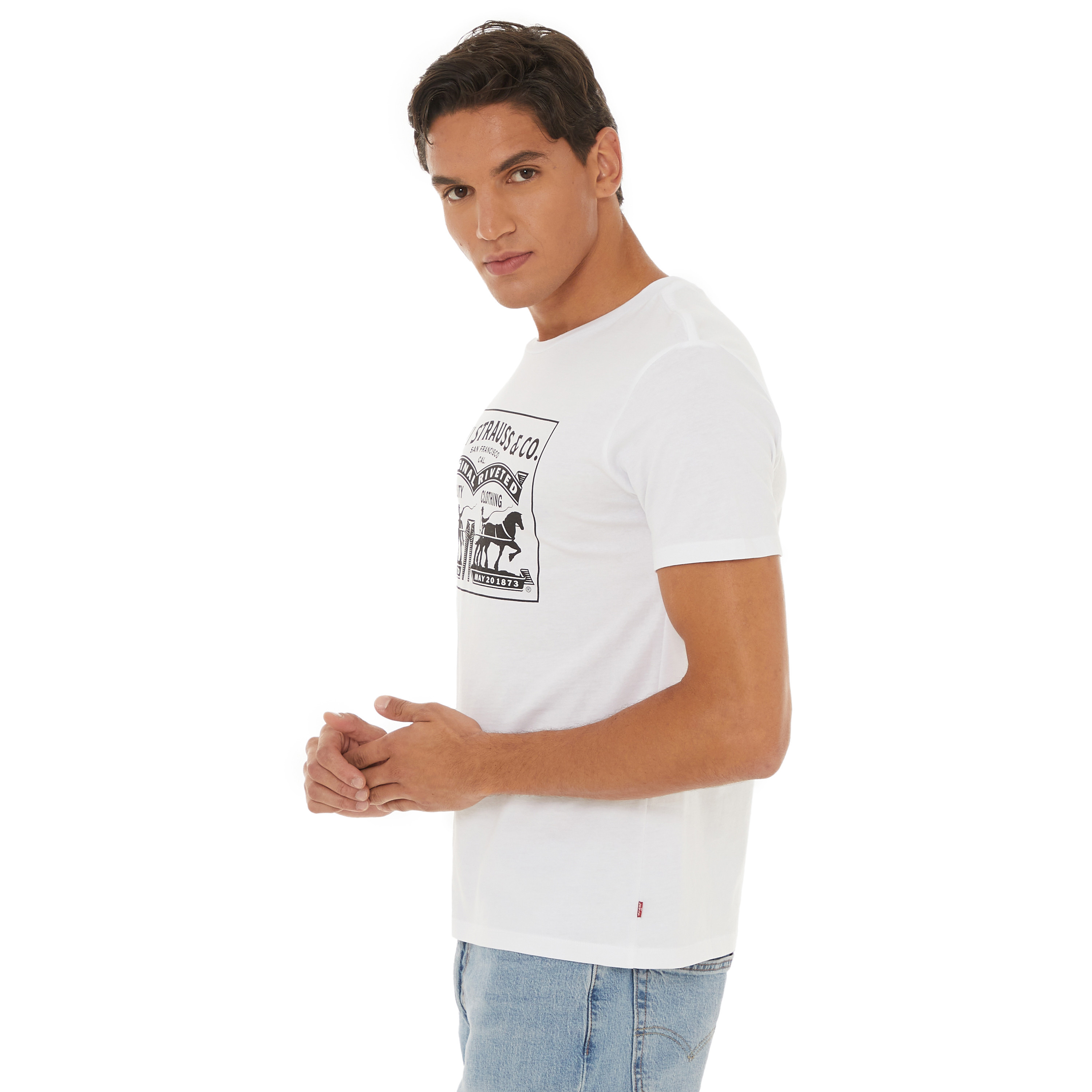 تي شيرت من ليفايز مع مطبوع بأكمام قصيرة و ياقة مستديرة مع لون ابیض للرجال-men-clothing-tshirtsandpolos-tshirts-image-3