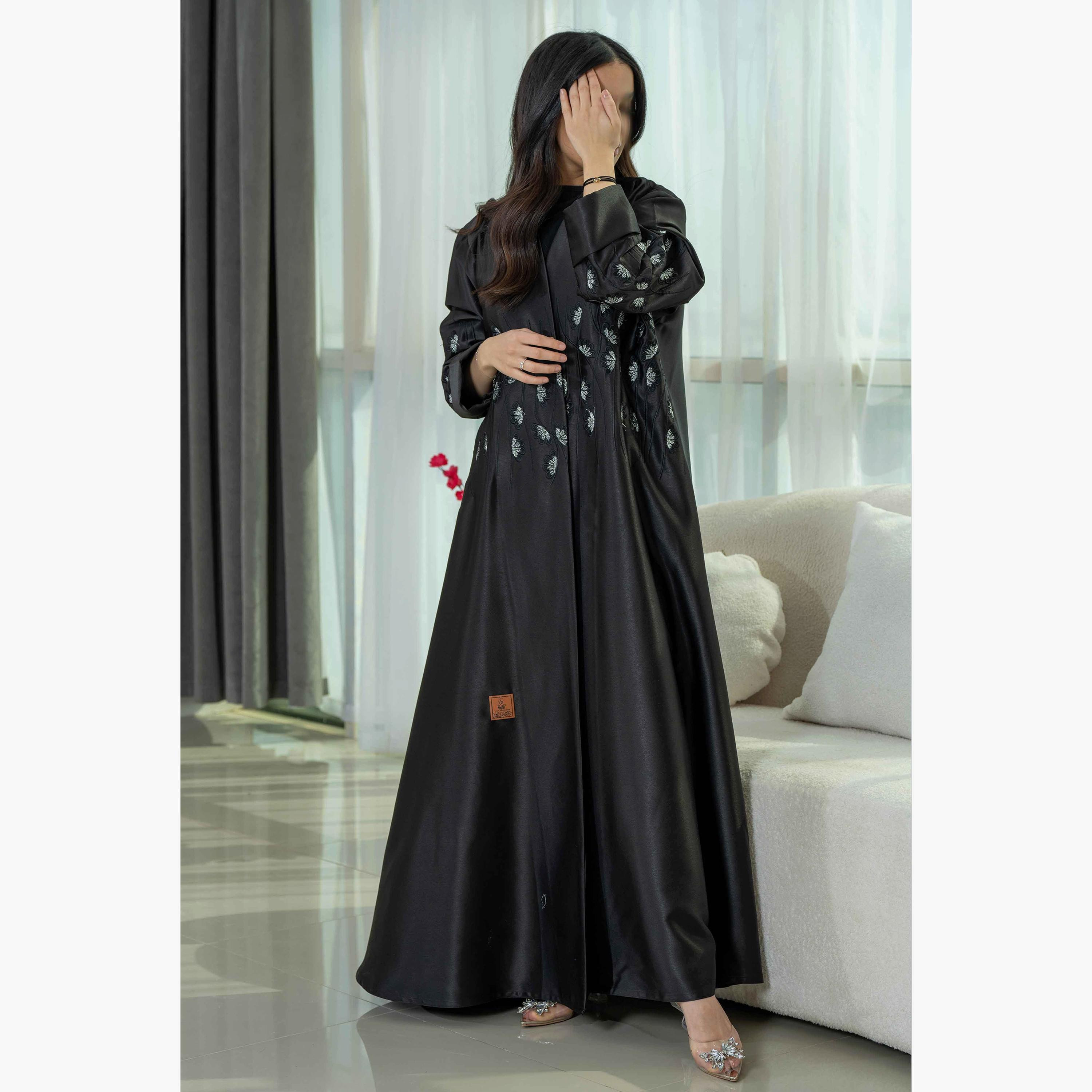 عباية زهيه مطرزة باللون الأسود للنساء توجان كلوش مع طرحة من زاهيه-women-arabicclothing-abayas-image-1
