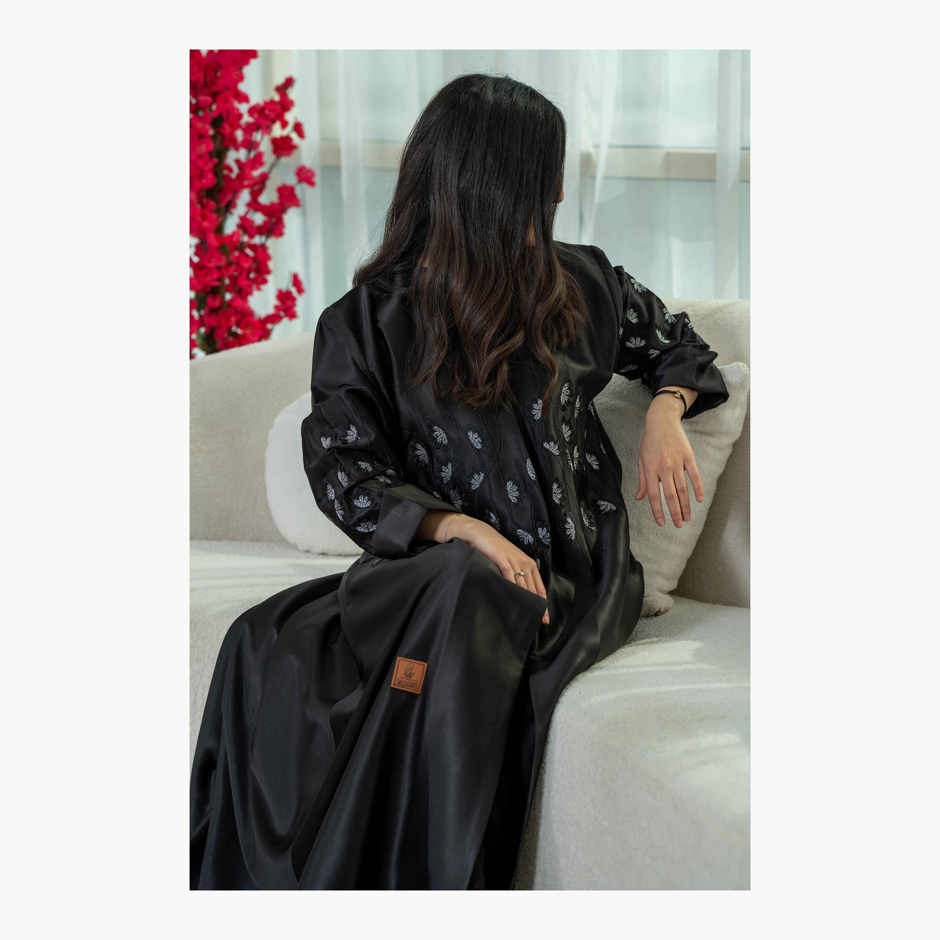 عباية زهيه مطرزة باللون الأسود للنساء توجان كلوش مع طرحة من زاهيه-women-arabicclothing-abayas-image-5