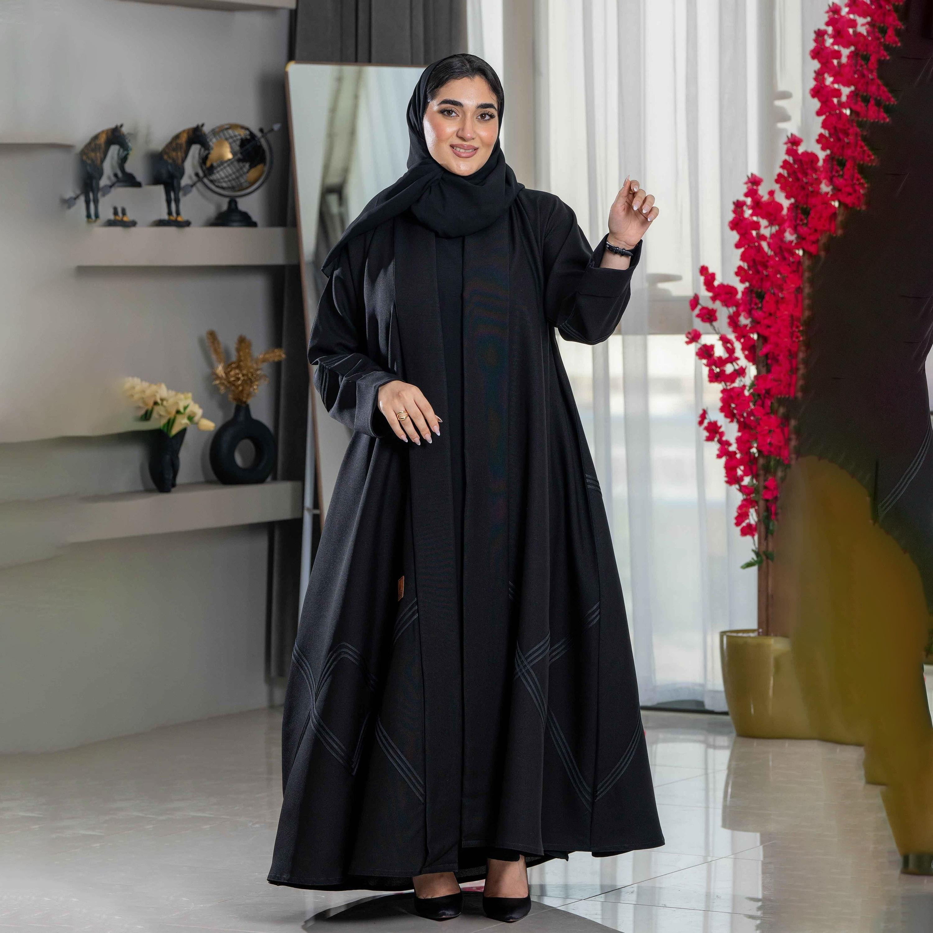 عباية نسائية سادة سوداء كلوش بياقة مطوية مع طرحة من زاهيه-women-arabicclothing-abayas-image-2
