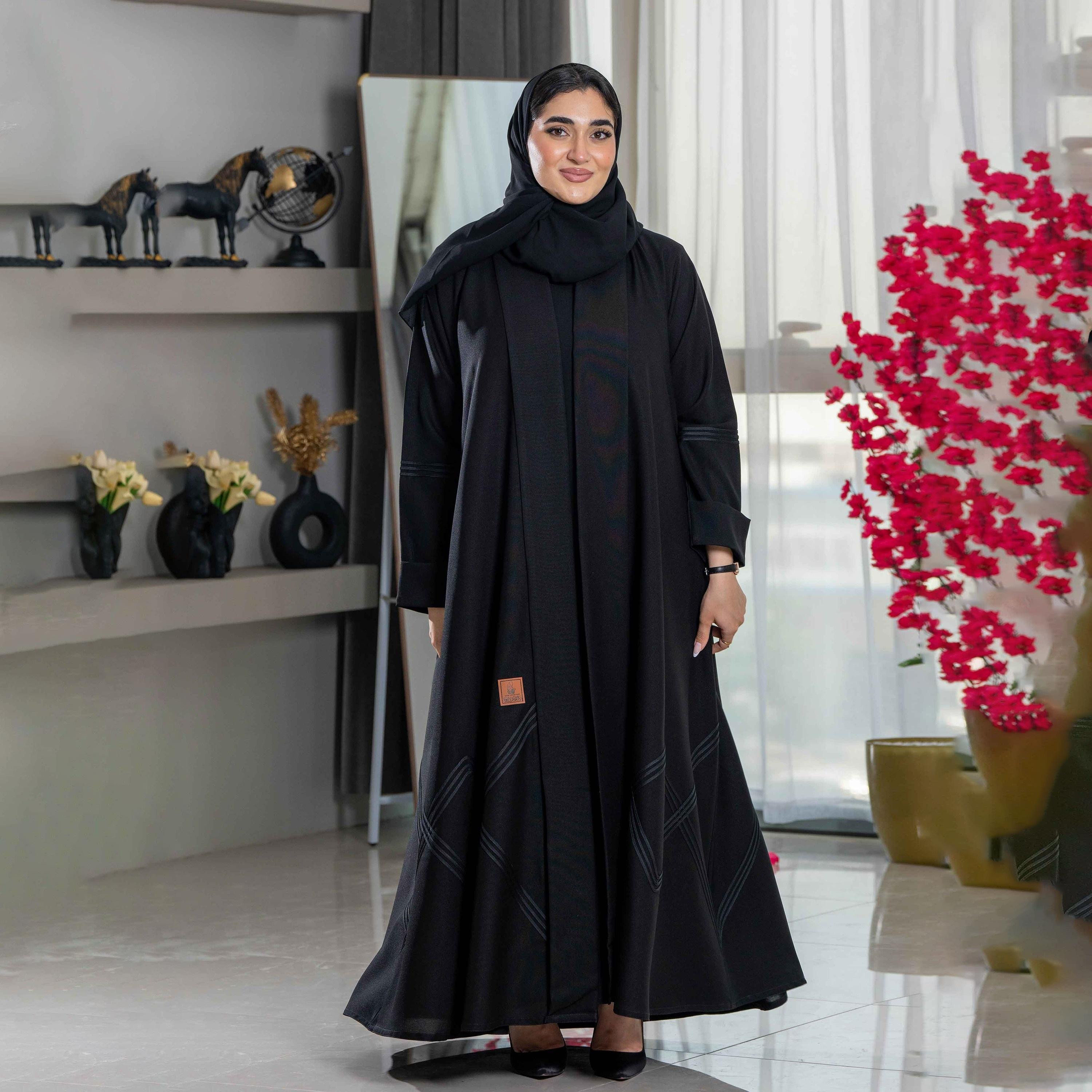عباية نسائية سادة سوداء كلوش بياقة مطوية مع طرحة من زاهيه-women-arabicclothing-abayas-image-3