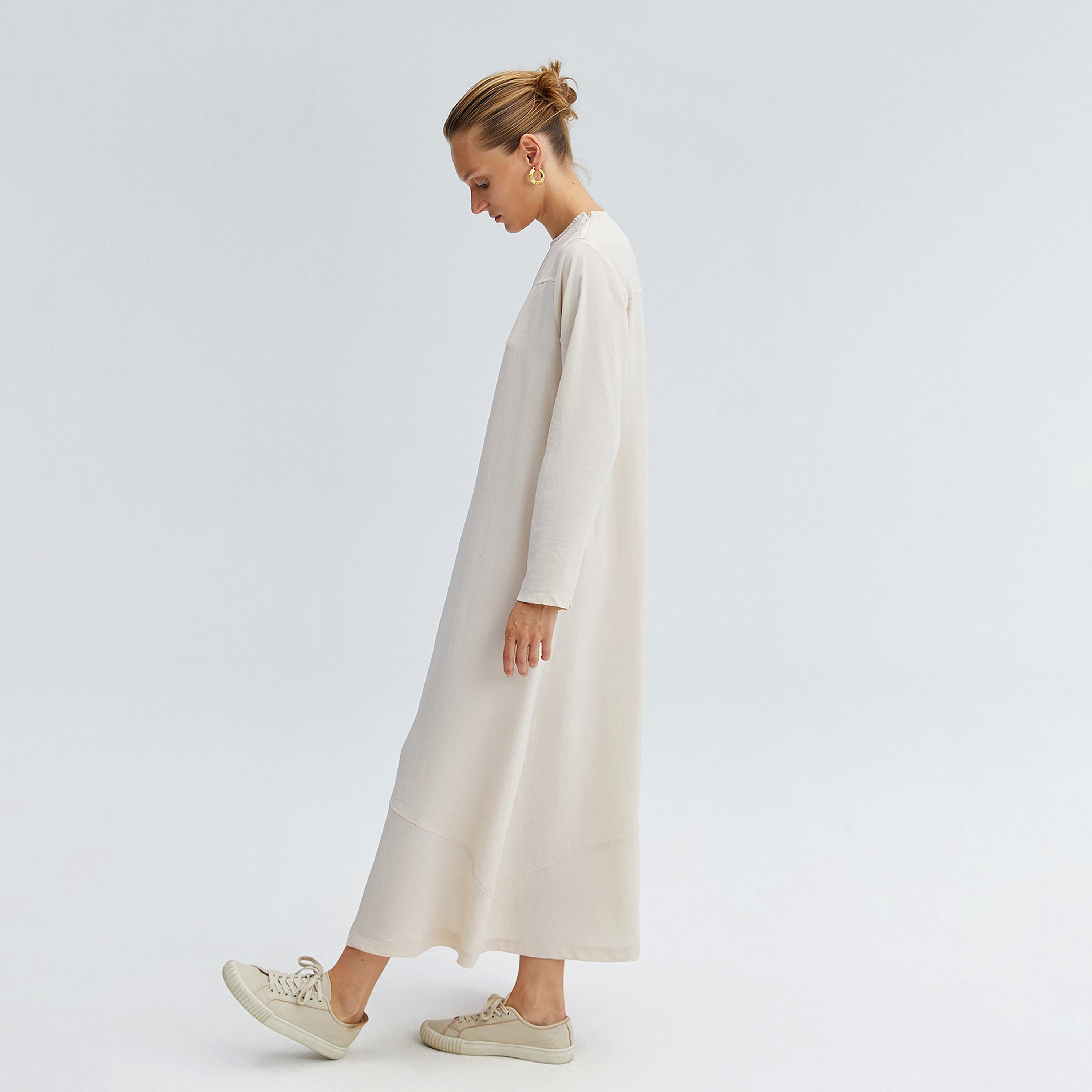 Touche Prive Plain Round Neck A-Line Maxi Dress-women-clothing-dresses-image-2