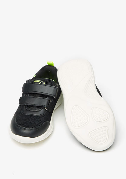 Dash Textured Sneakers with Hook and Loop Closure-Boy%27s Sports Shoes-image-2