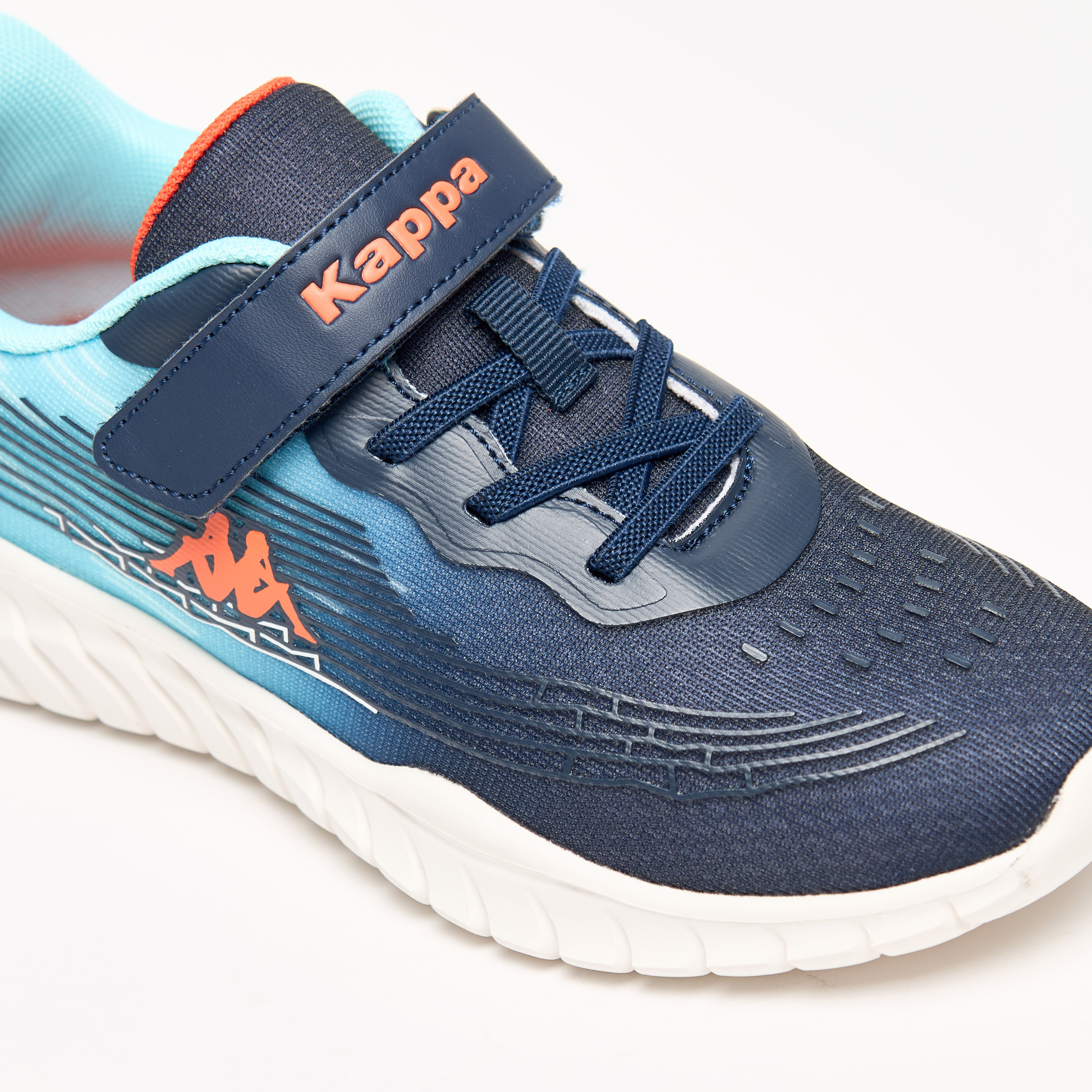 حذاء رياضي بشريط إغلاق لاصق وتفاصيل شعار للأولاد من كابا-sports-boys-shoes-image-15