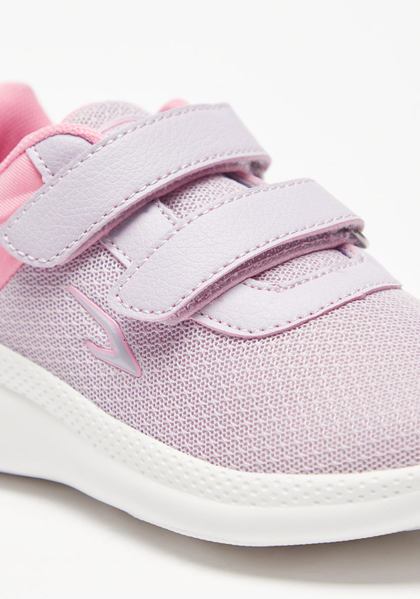 Dash Textured Sneakers with Hook and Loop Closure-Girl%27s School Shoes-image-4