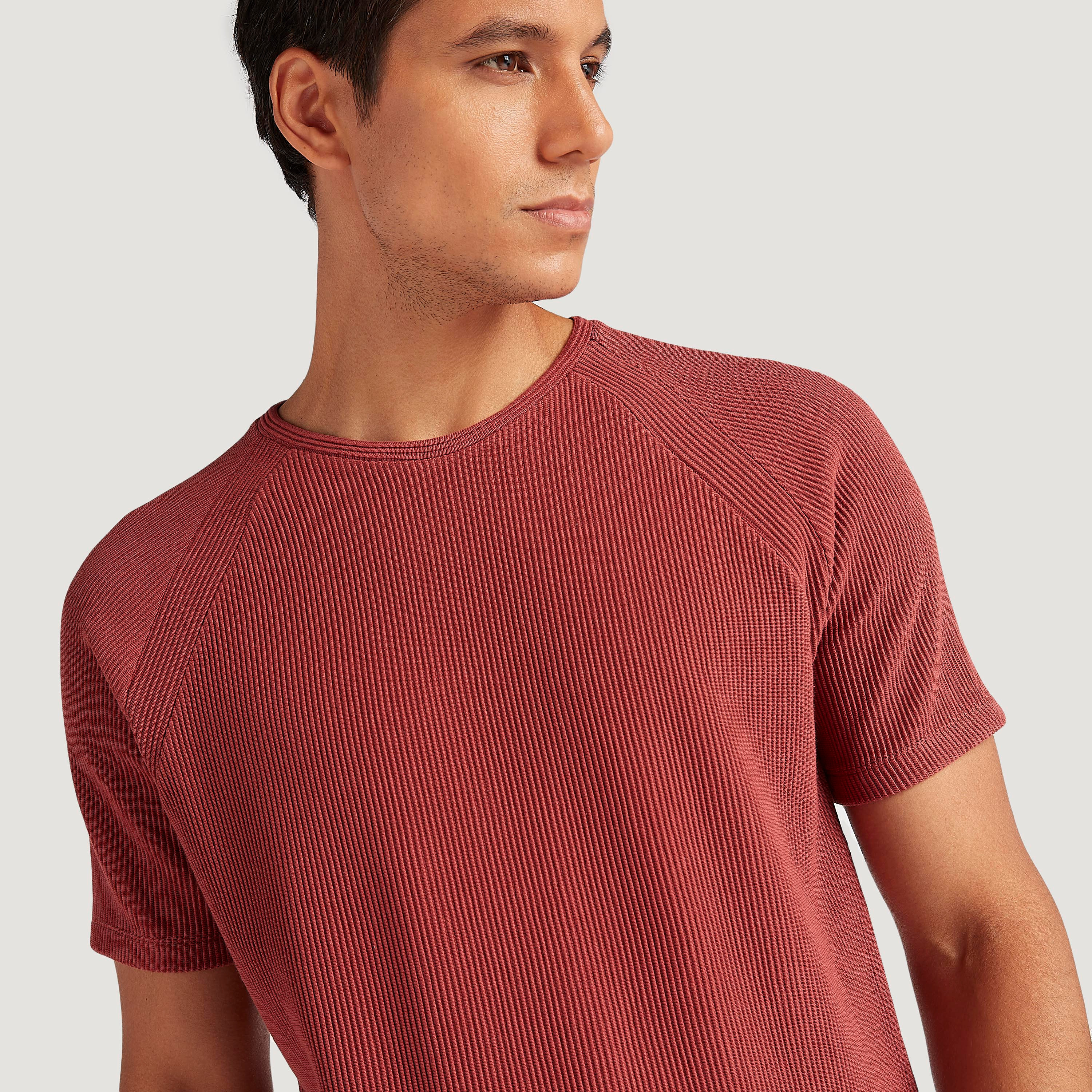 تيشيرت بارز الملمس بياقة ضيّقة وأكمام قصيرة-men-clothing-tshirtsandpolos-tshirts-image-3