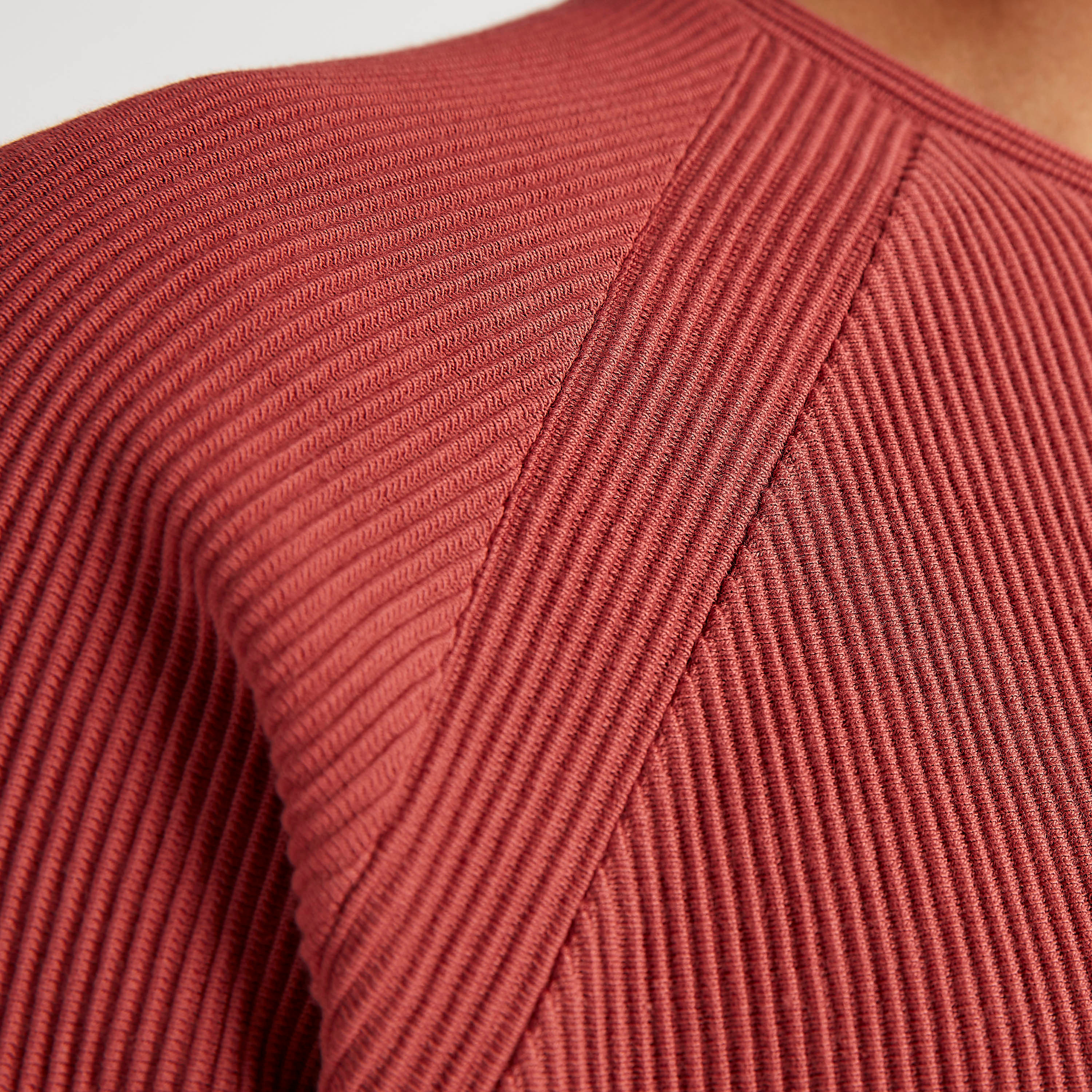 تيشيرت بارز الملمس بياقة ضيّقة وأكمام قصيرة-men-clothing-tshirtsandpolos-tshirts-image-5