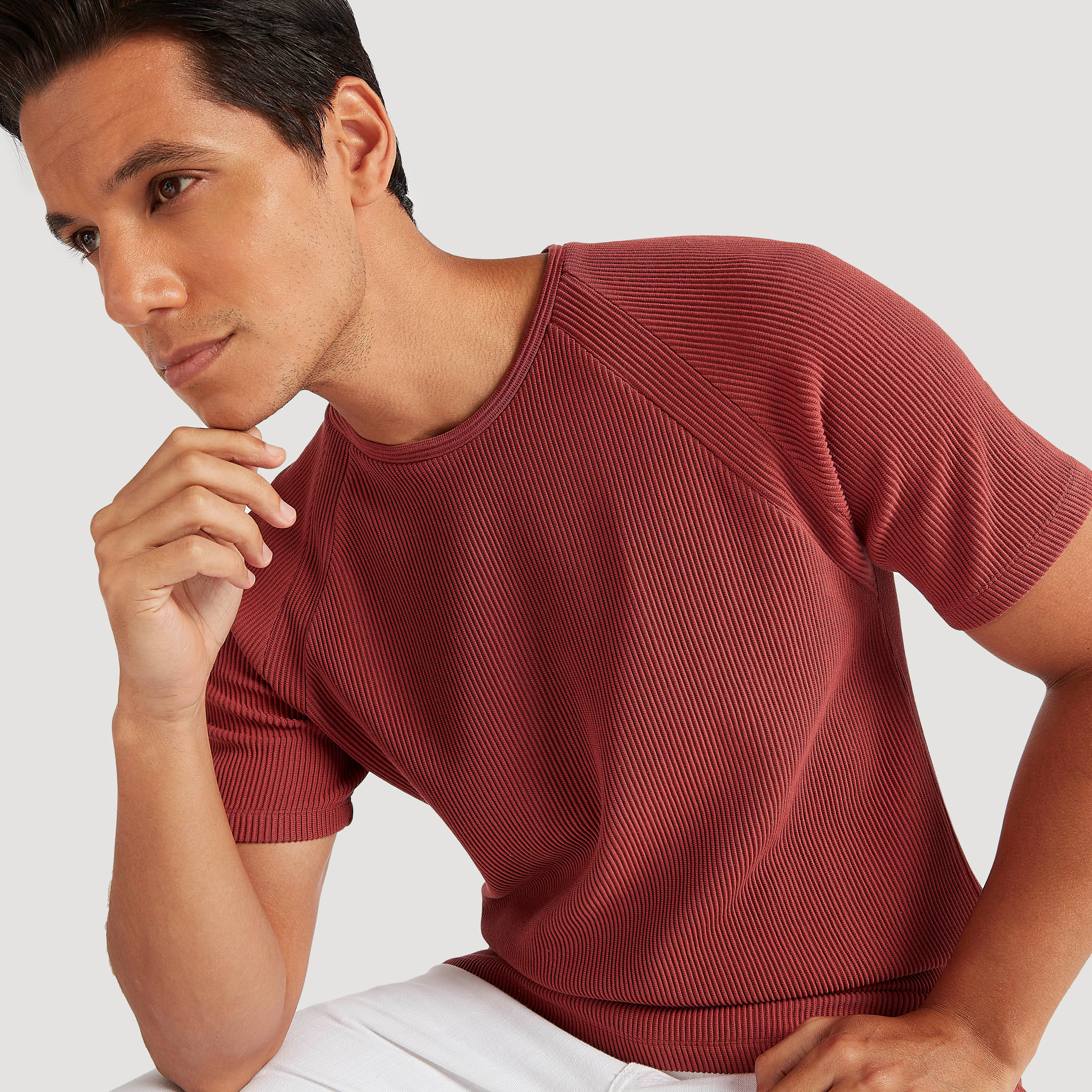 تيشيرت بارز الملمس بياقة ضيّقة وأكمام قصيرة-men-clothing-tshirtsandpolos-tshirts-image-6