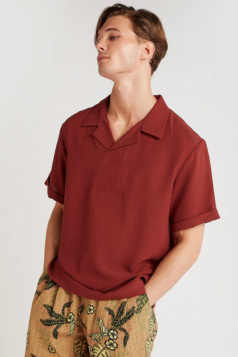 Iconic Solid Relaxed Fit Shirt with Short Sleeves