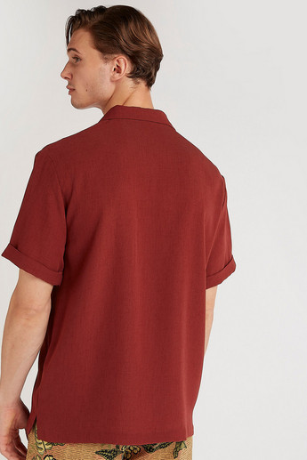 Iconic Solid Relaxed Fit Shirt with Short Sleeves