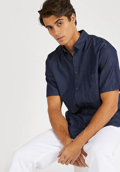 Iconic Solid Slim Fit Shirt with Short Sleeves