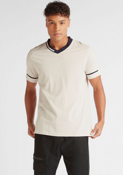 Iconic T-shirt with V-neck and Short Sleeves