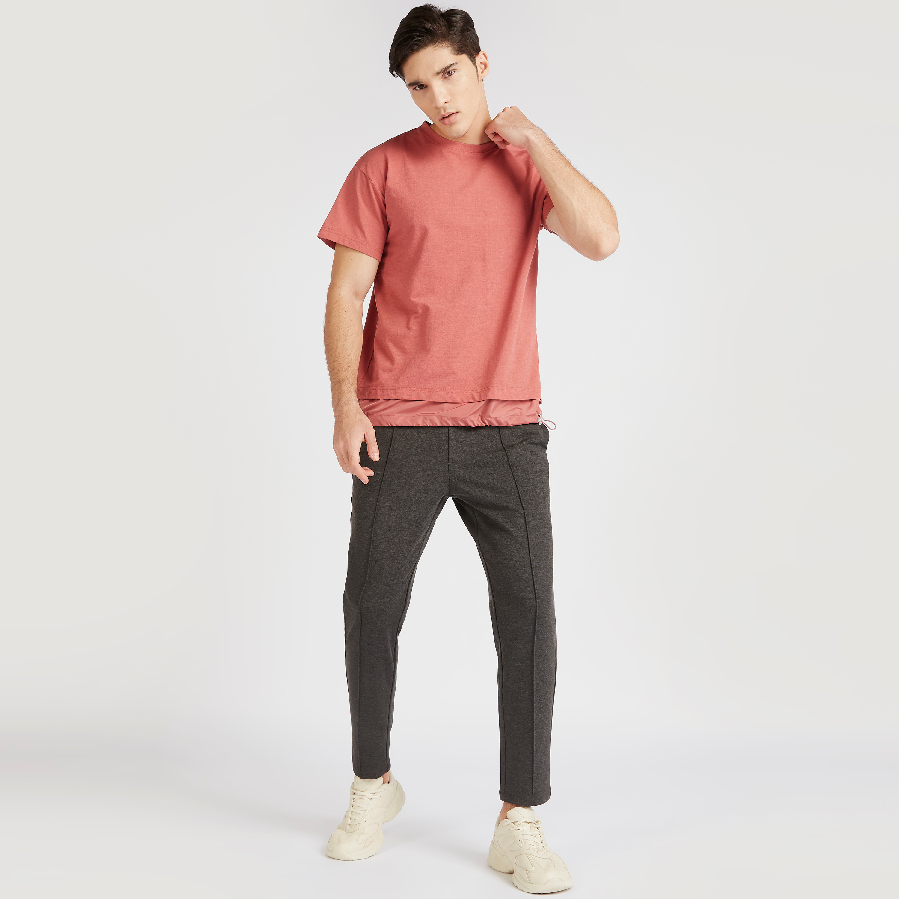 تيشيرت سادة بياقة ضيّقة وأطراف بأربطة متداخلة من آيكونيك-men-clothing-tshirtsandpolos-tshirts-image-2