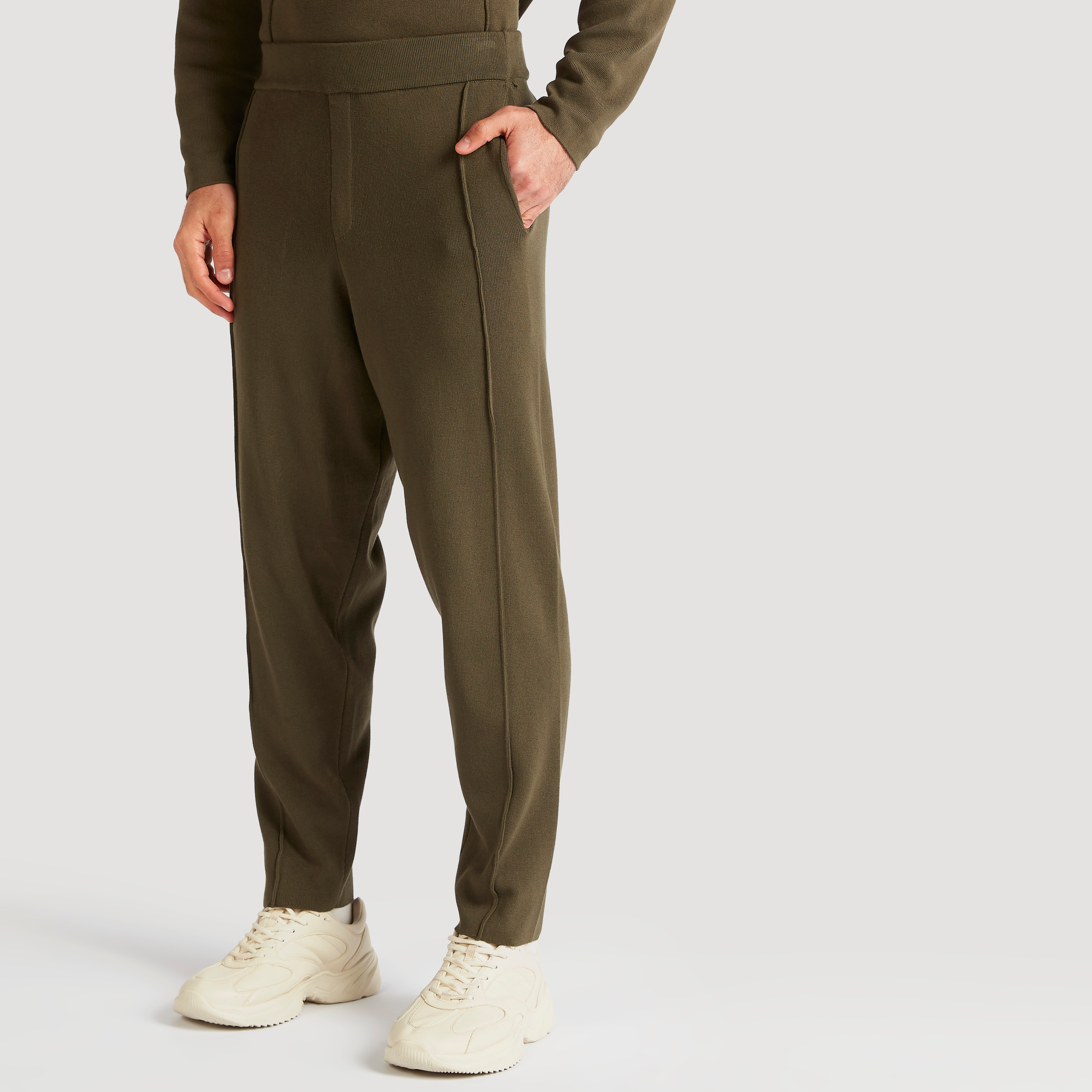 بنطلون بارز الملمس بخصر مرن وجيوب من آيكونيك-men-clothing-bottoms-joggers-image-1