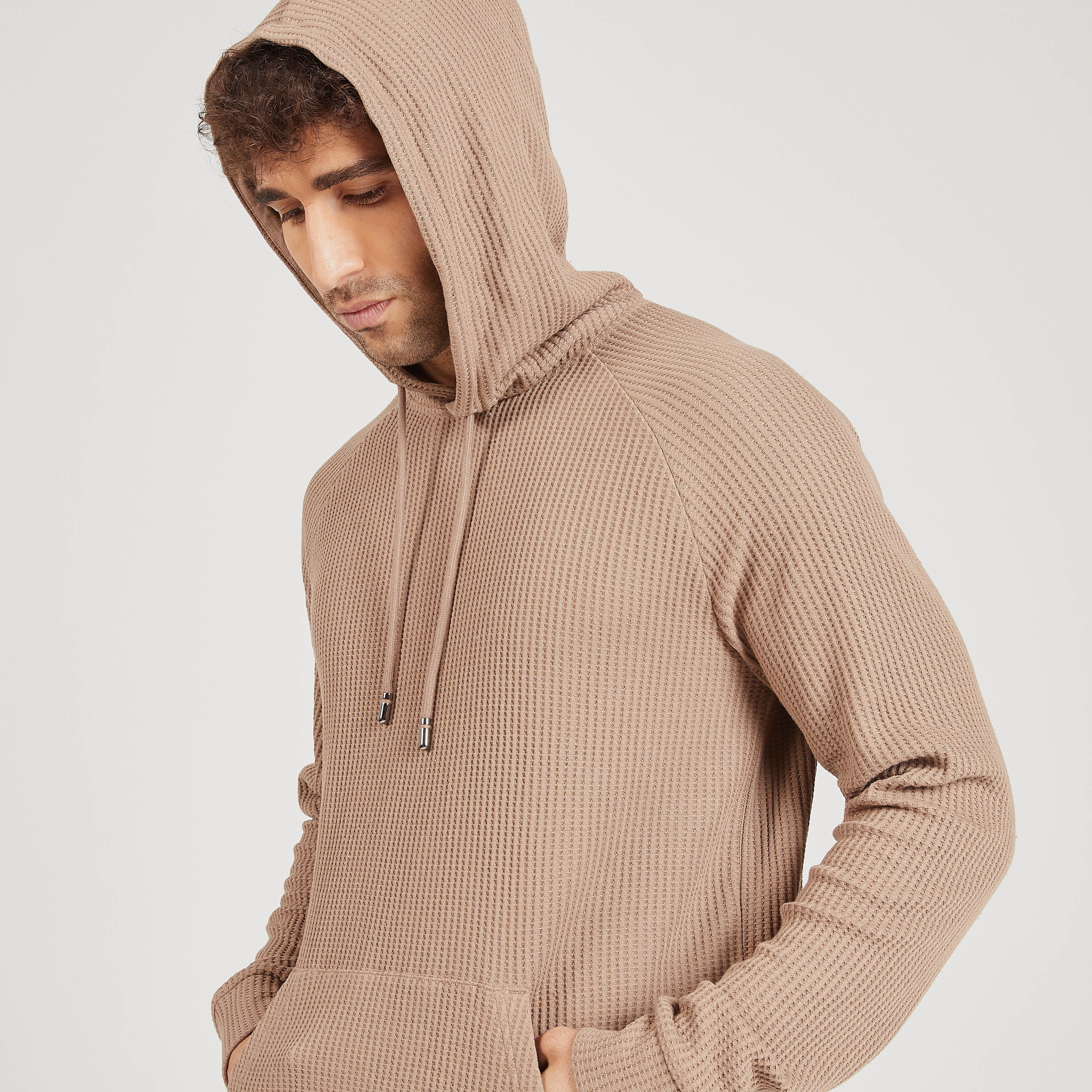 سويت شيرت بارز الملمس بقبعة وأكمام طويلة من آيكونك-men-winterwear-hoodiesandsweatshirts-image-1