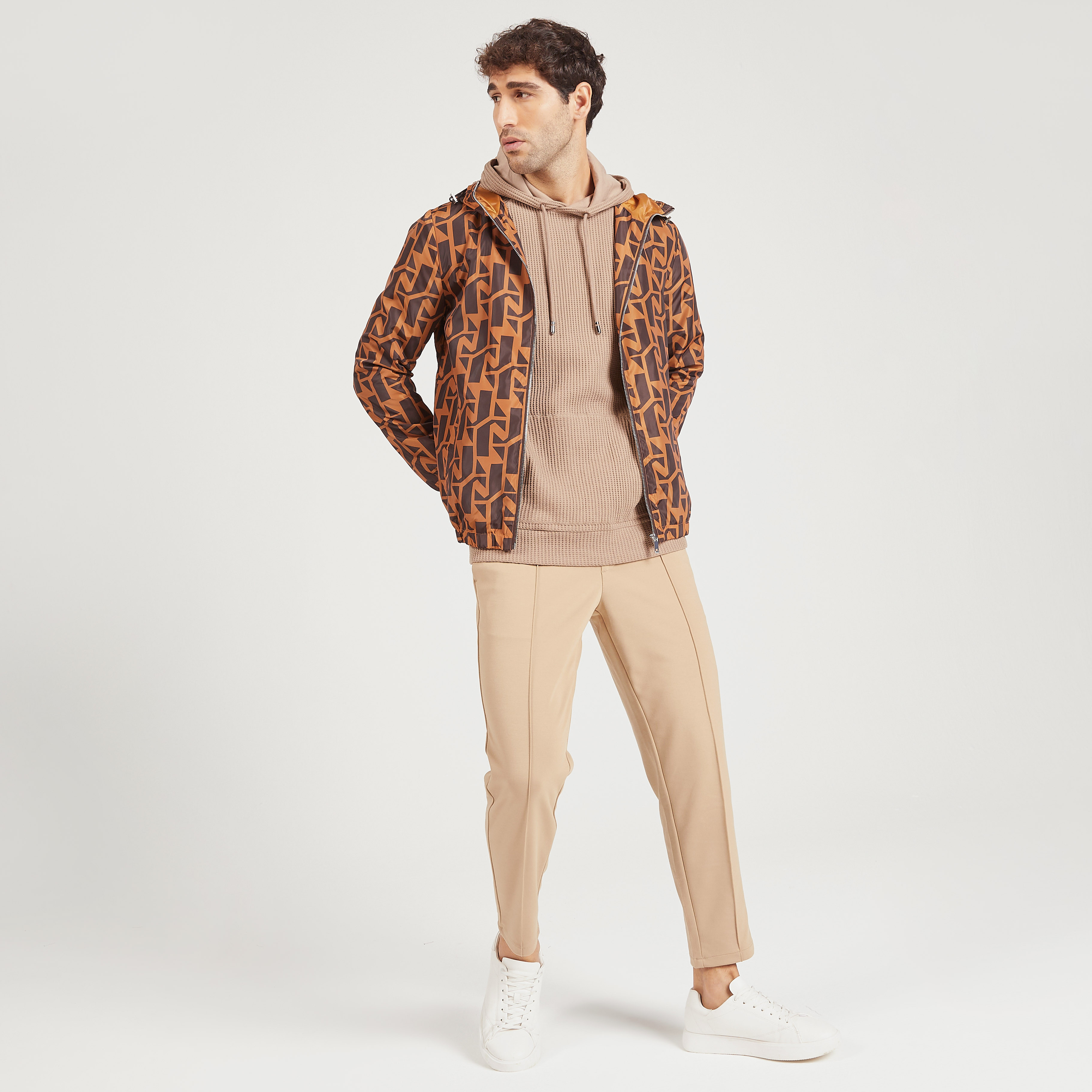 سويت شيرت بارز الملمس بقبعة وأكمام طويلة من آيكونك-men-winterwear-hoodiesandsweatshirts-image-2