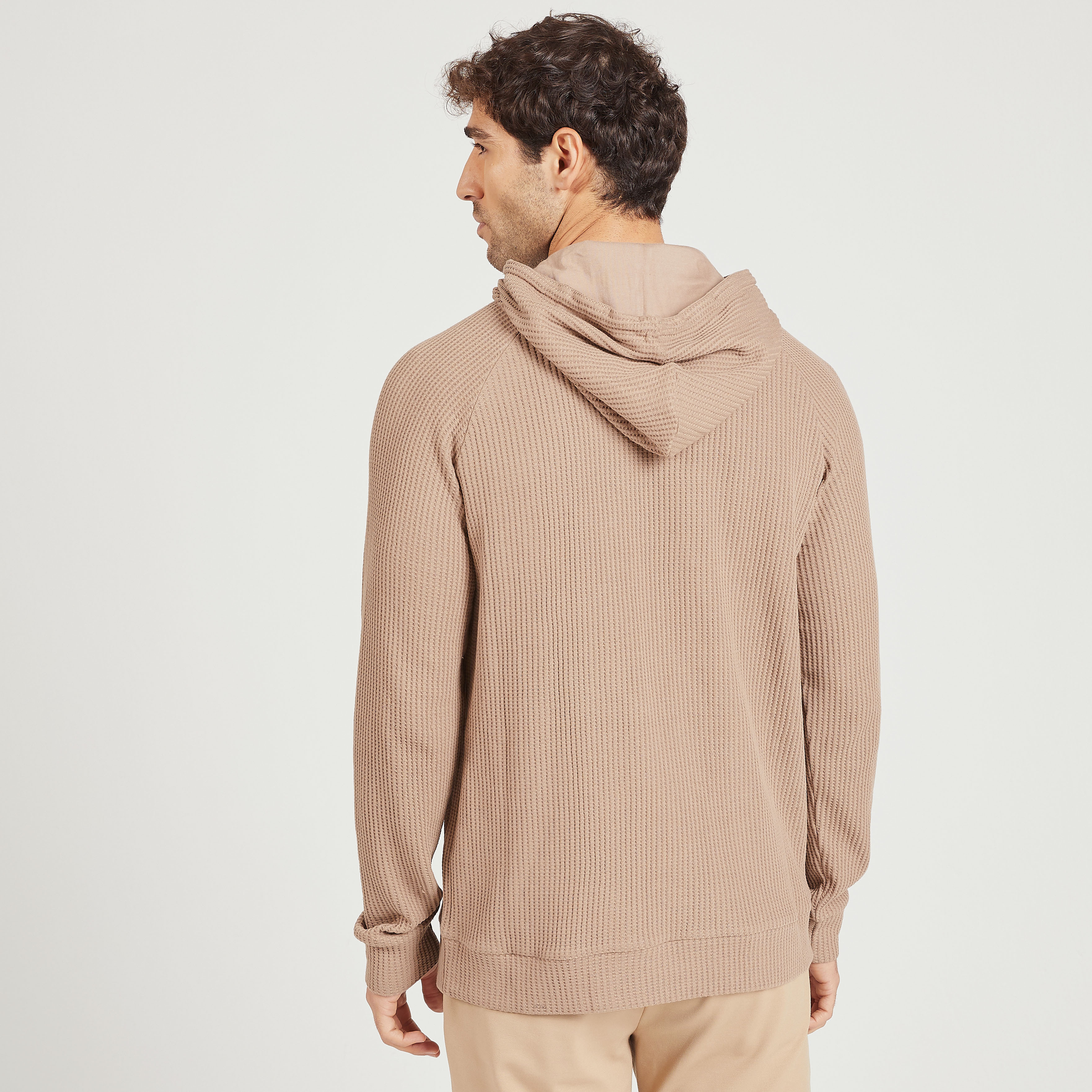 سويت شيرت بارز الملمس بقبعة وأكمام طويلة من آيكونك-men-winterwear-hoodiesandsweatshirts-image-4