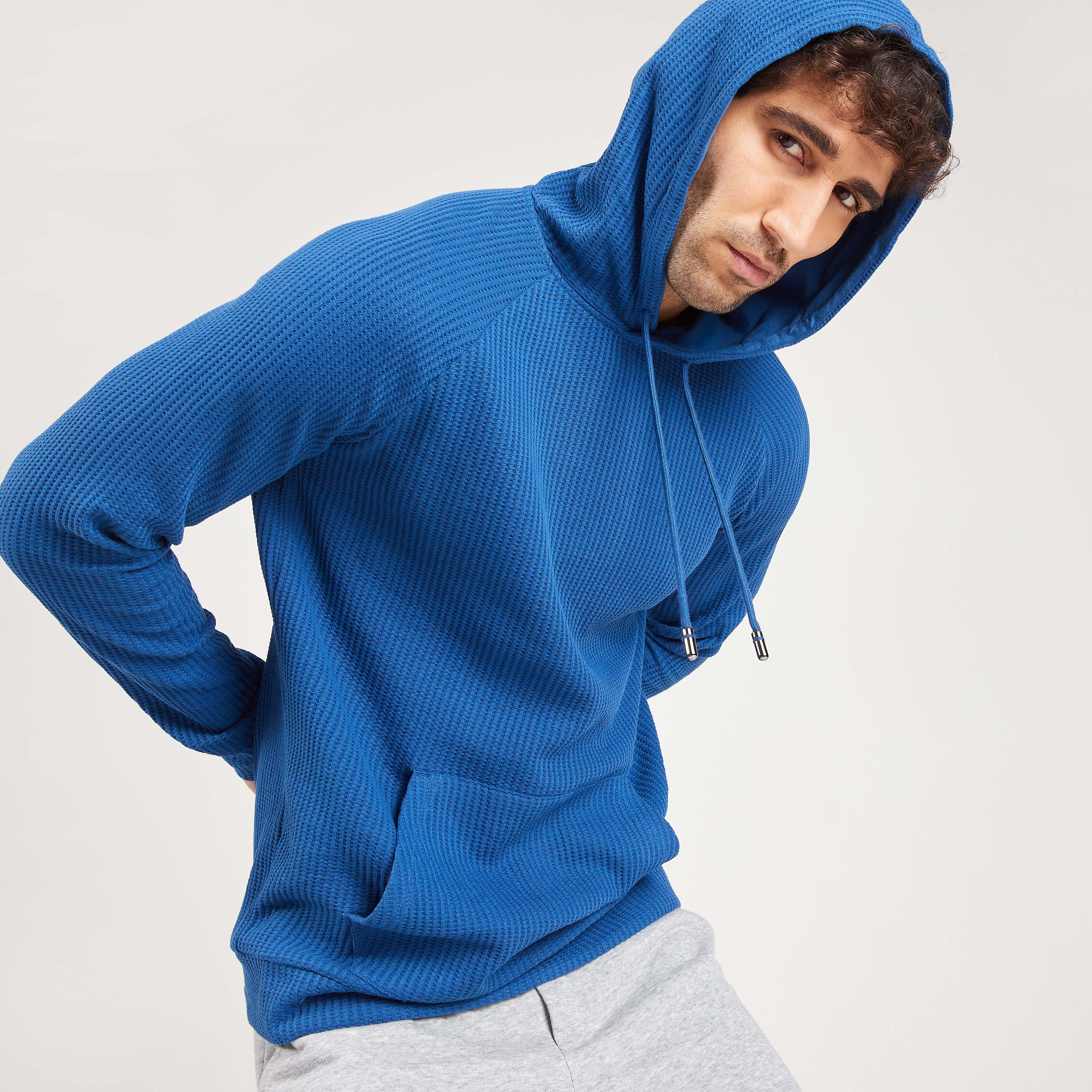 سويت شيرت بارز الملمس بقبعة وأكمام طويلة من آيكونك-men-winterwear-hoodiesandsweatshirts-image-5