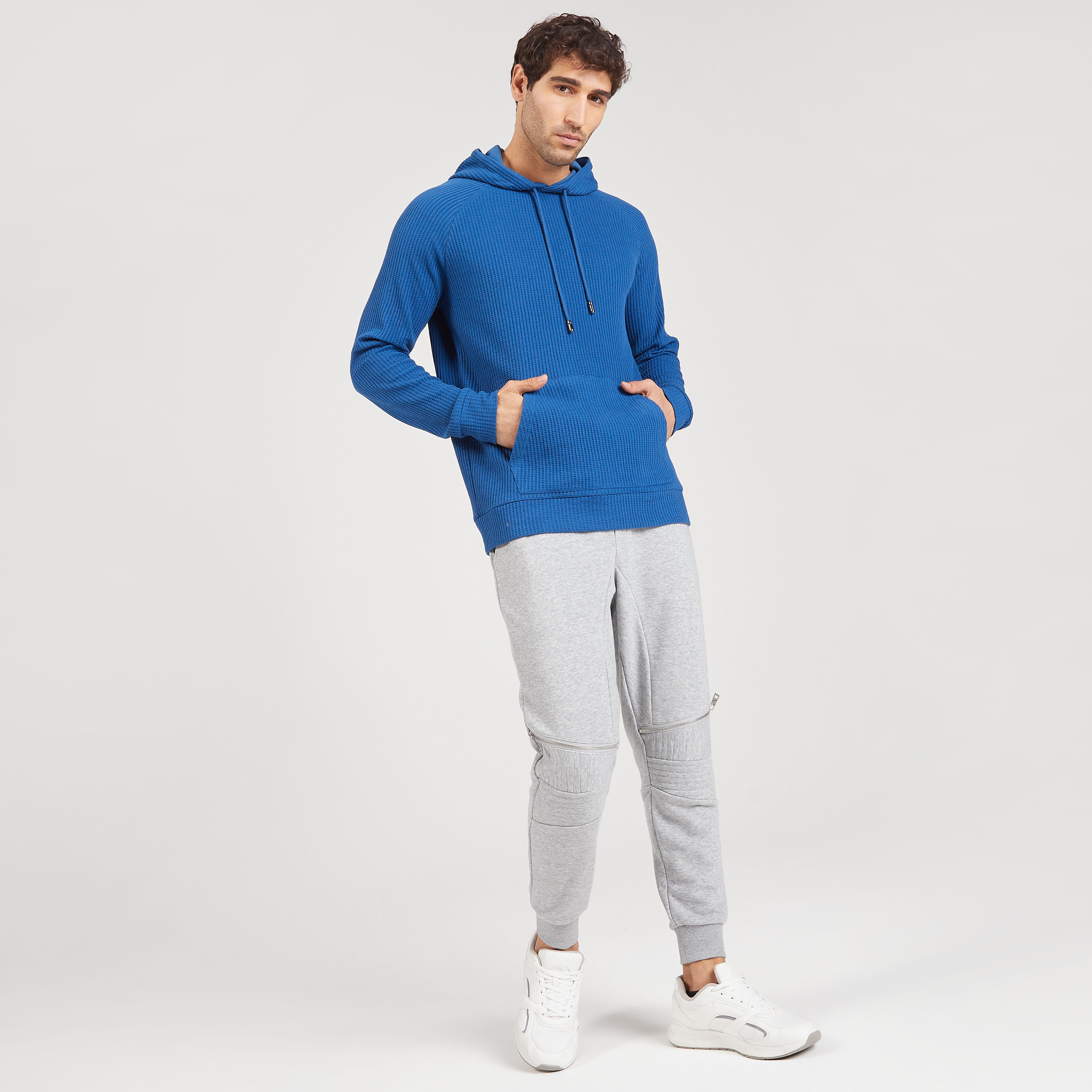 سويت شيرت بارز الملمس بقبعة وأكمام طويلة من آيكونك-men-winterwear-hoodiesandsweatshirts-image-6