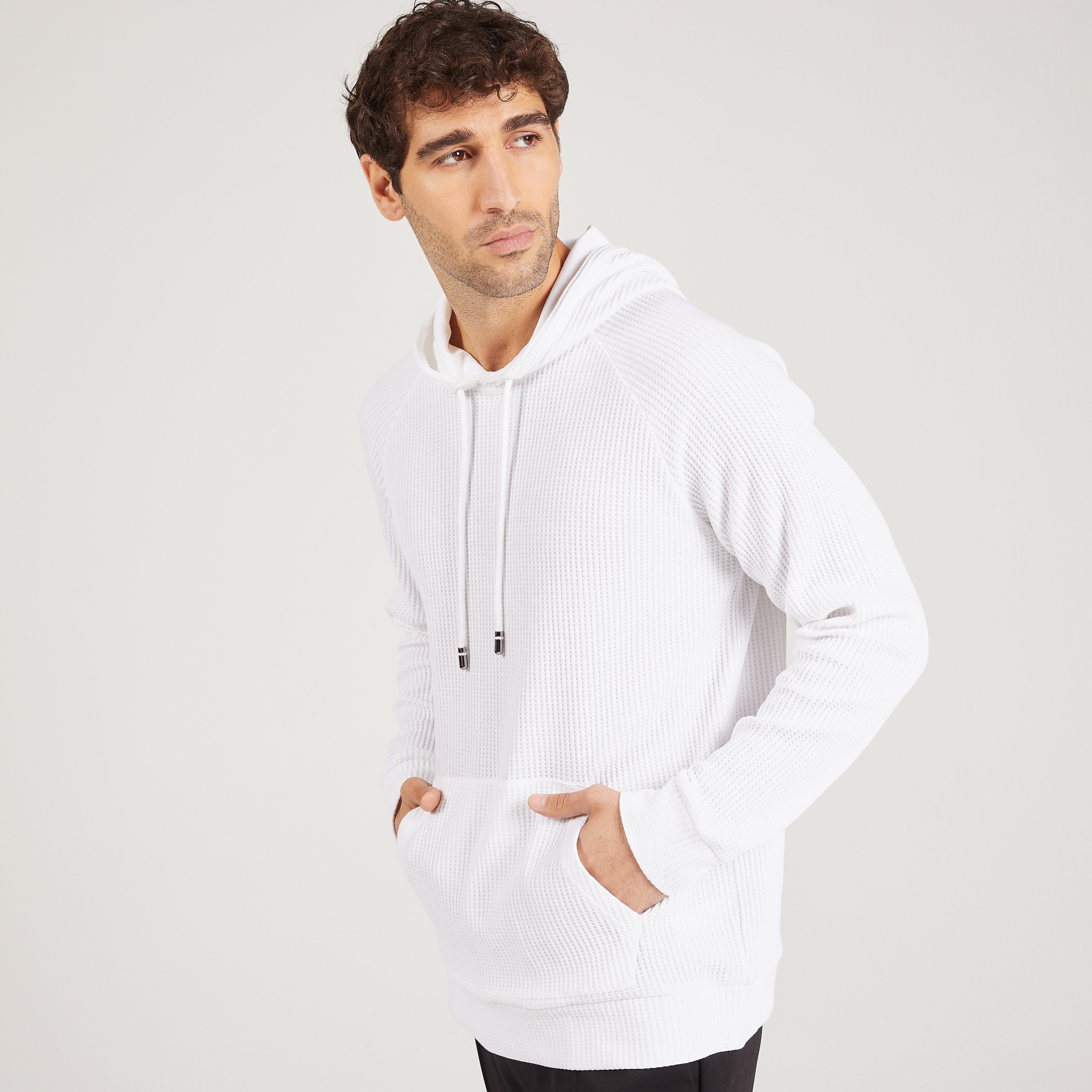 سويت شيرت بارز الملمس بقبعة وأكمام طويلة من آيكونك-men-winterwear-hoodiesandsweatshirts-image-10