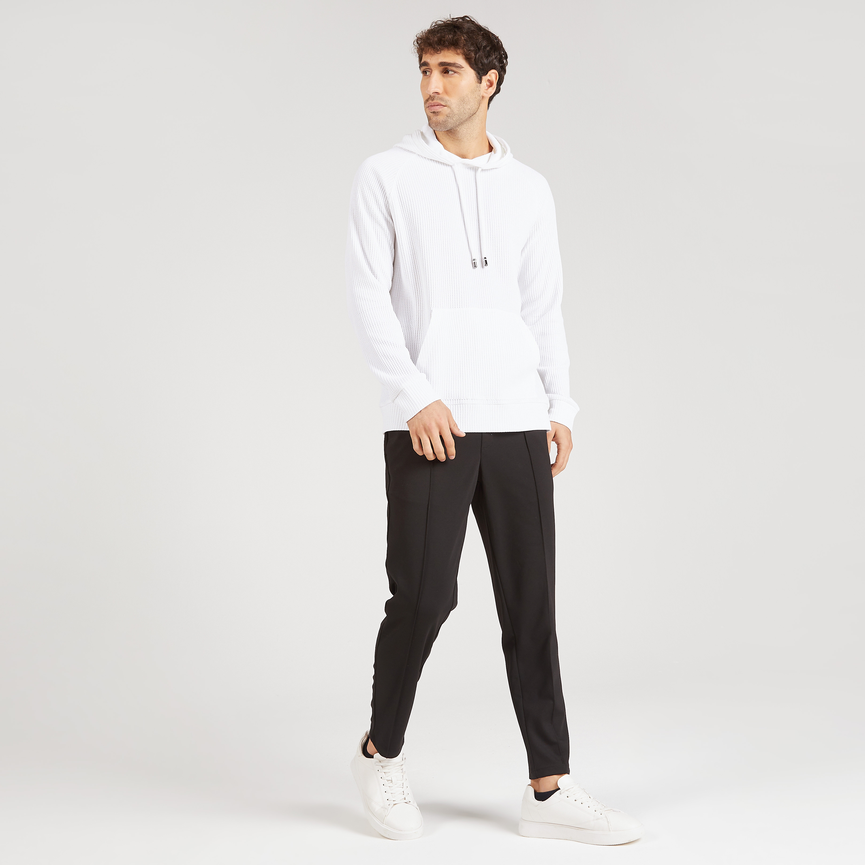 سويت شيرت بارز الملمس بقبعة وأكمام طويلة من آيكونك-men-winterwear-hoodiesandsweatshirts-image-11