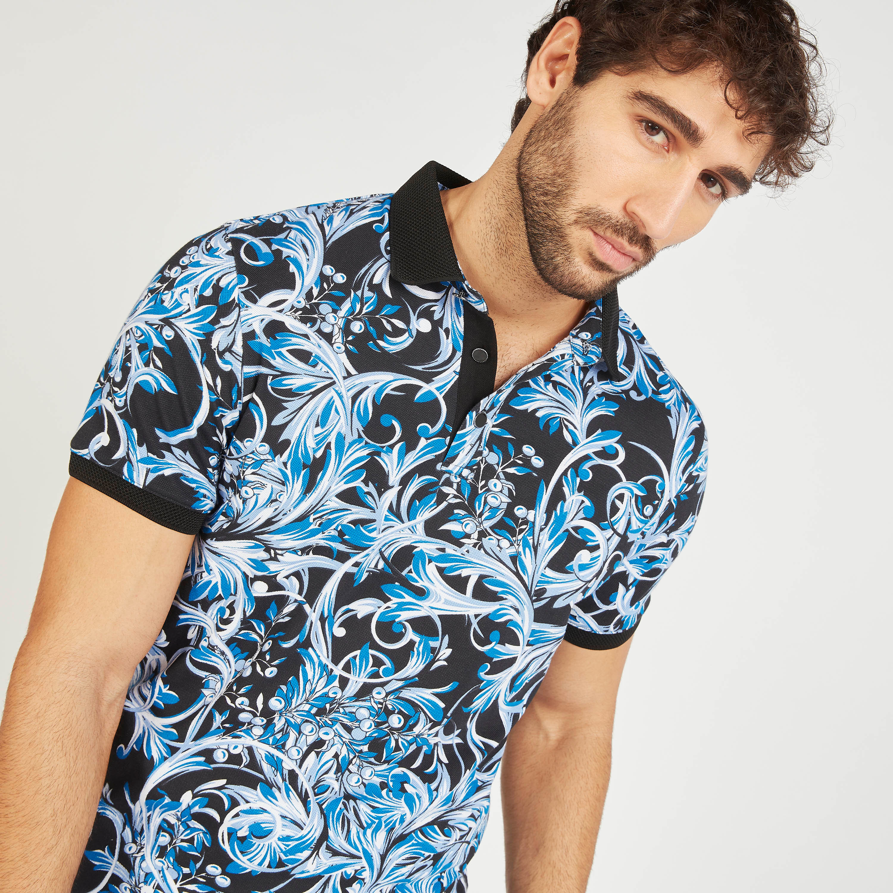 تيشيرت بولو بأكمام قصيرة وطبعات من آيكونيك-men-clothing-tshirtsandpolos-polos-image-9