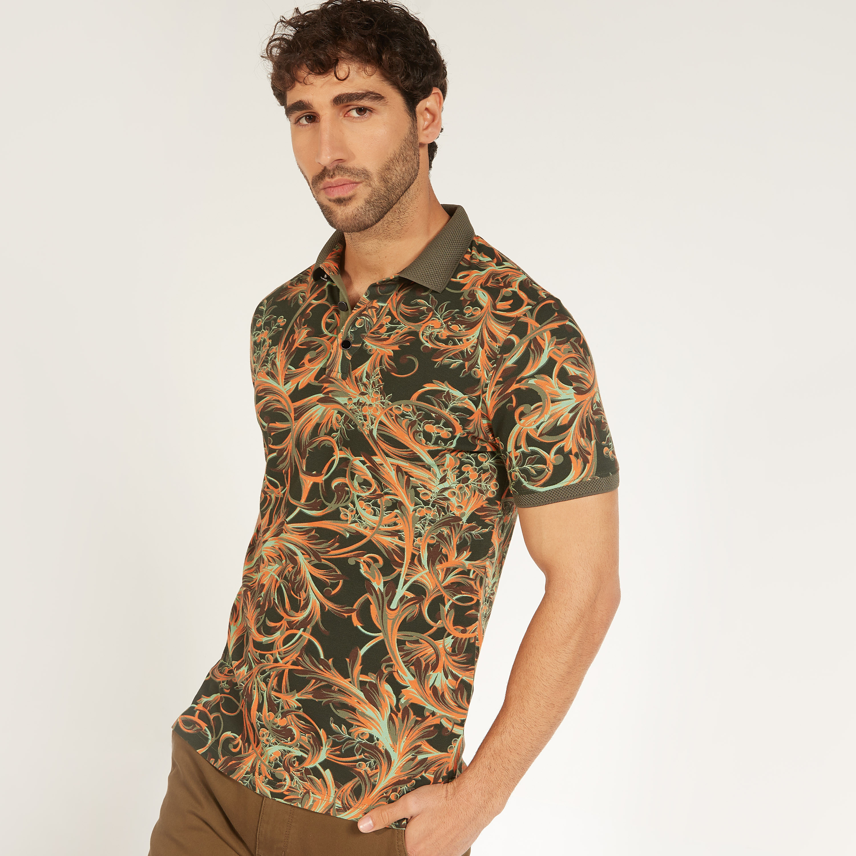 تيشيرت بولو بأكمام قصيرة وطبعات من آيكونيك-men-clothing-tshirtsandpolos-polos-image-1