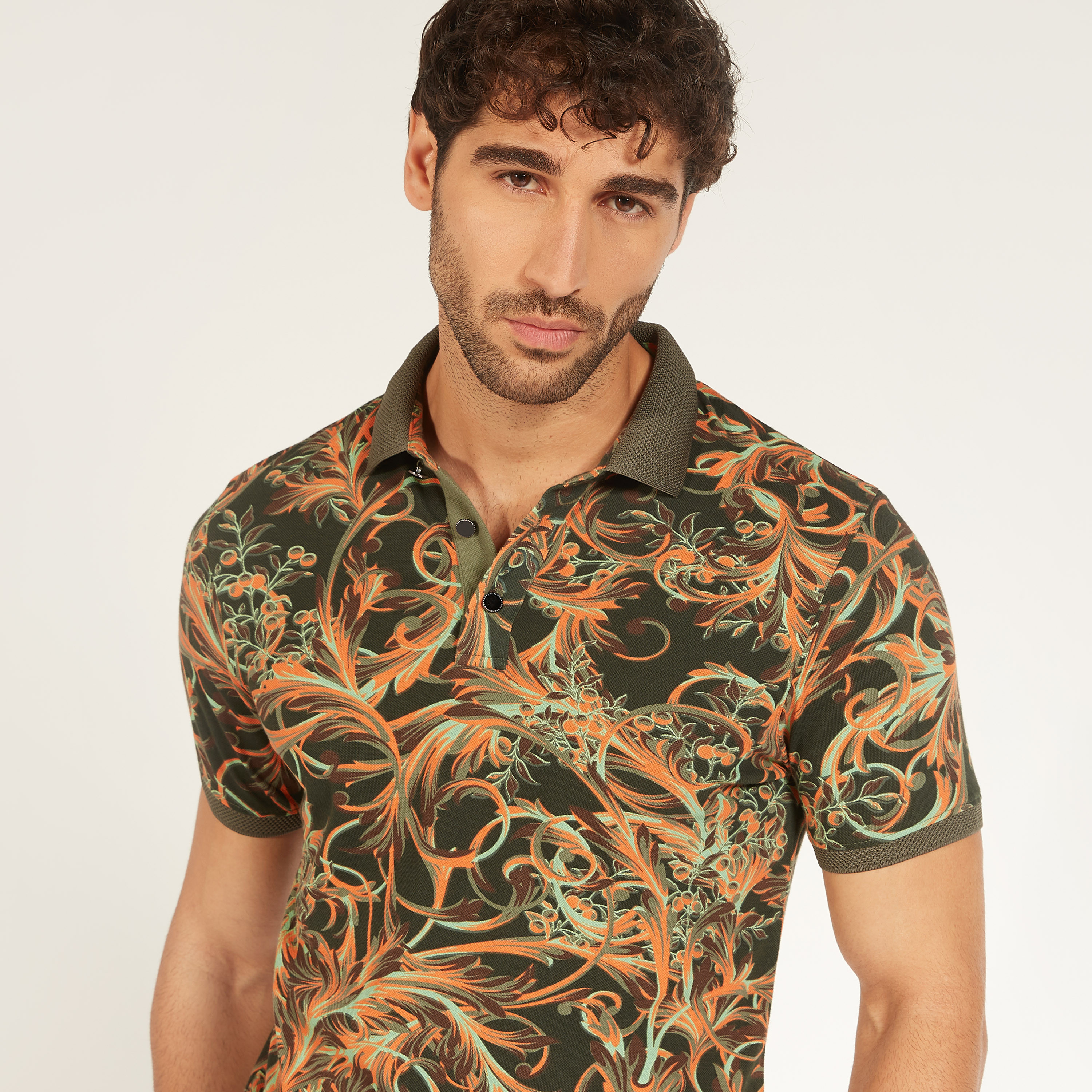تيشيرت بولو بأكمام قصيرة وطبعات من آيكونيك-men-clothing-tshirtsandpolos-polos-image-3