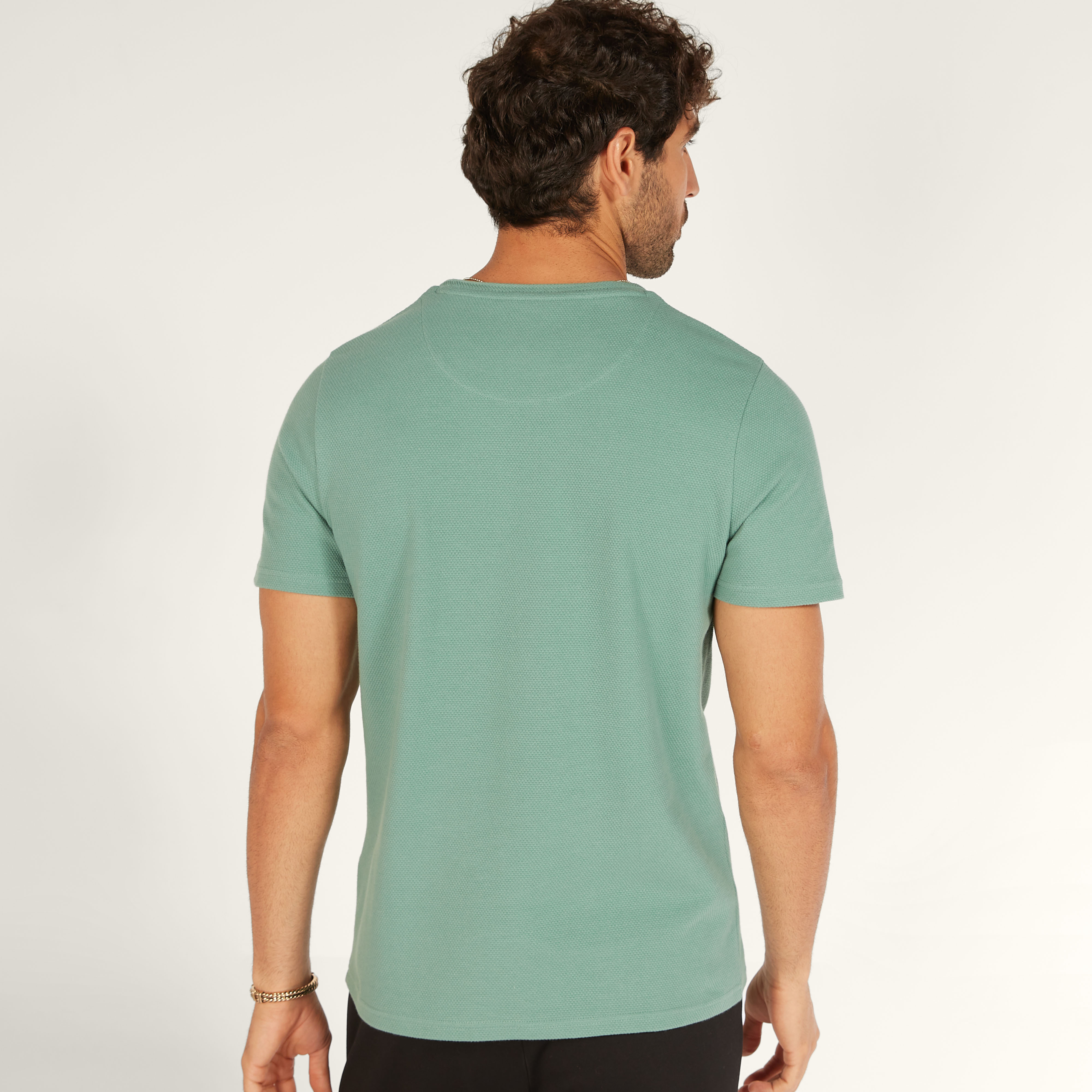 تيشيرت بارز الملمس بياقة ضيّقة وأكمام قصيرة من آيكونيك-men-clothing-tshirtsandpolos-tshirts-image-5