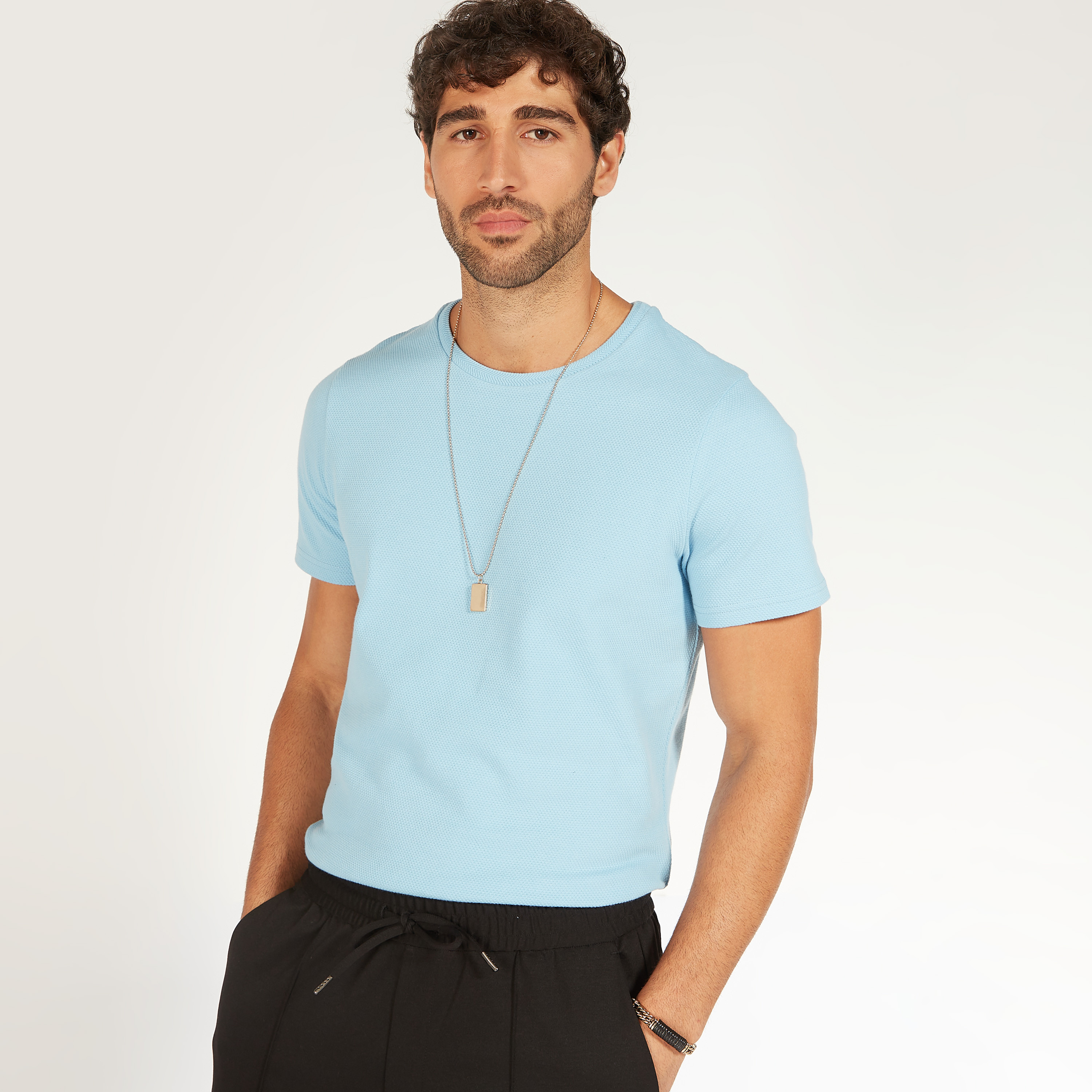 تيشيرت بارز الملمس بياقة ضيّقة وأكمام قصيرة من آيكونيك-men-clothing-tshirtsandpolos-tshirts-image-9