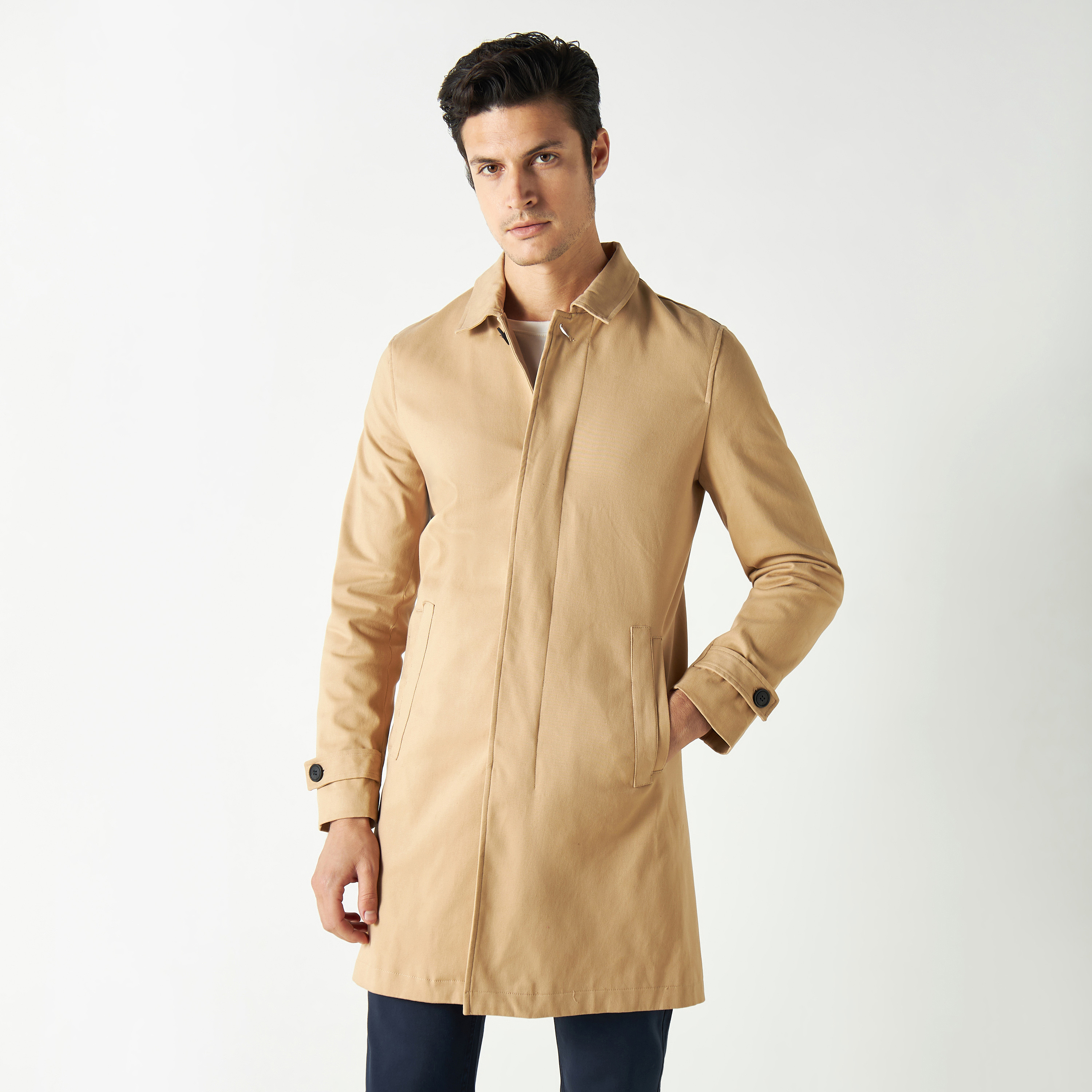 Buy Men s Iconic Solid Longline Jacket with Pockets and Long Sleeves Online Centrepoint UAE