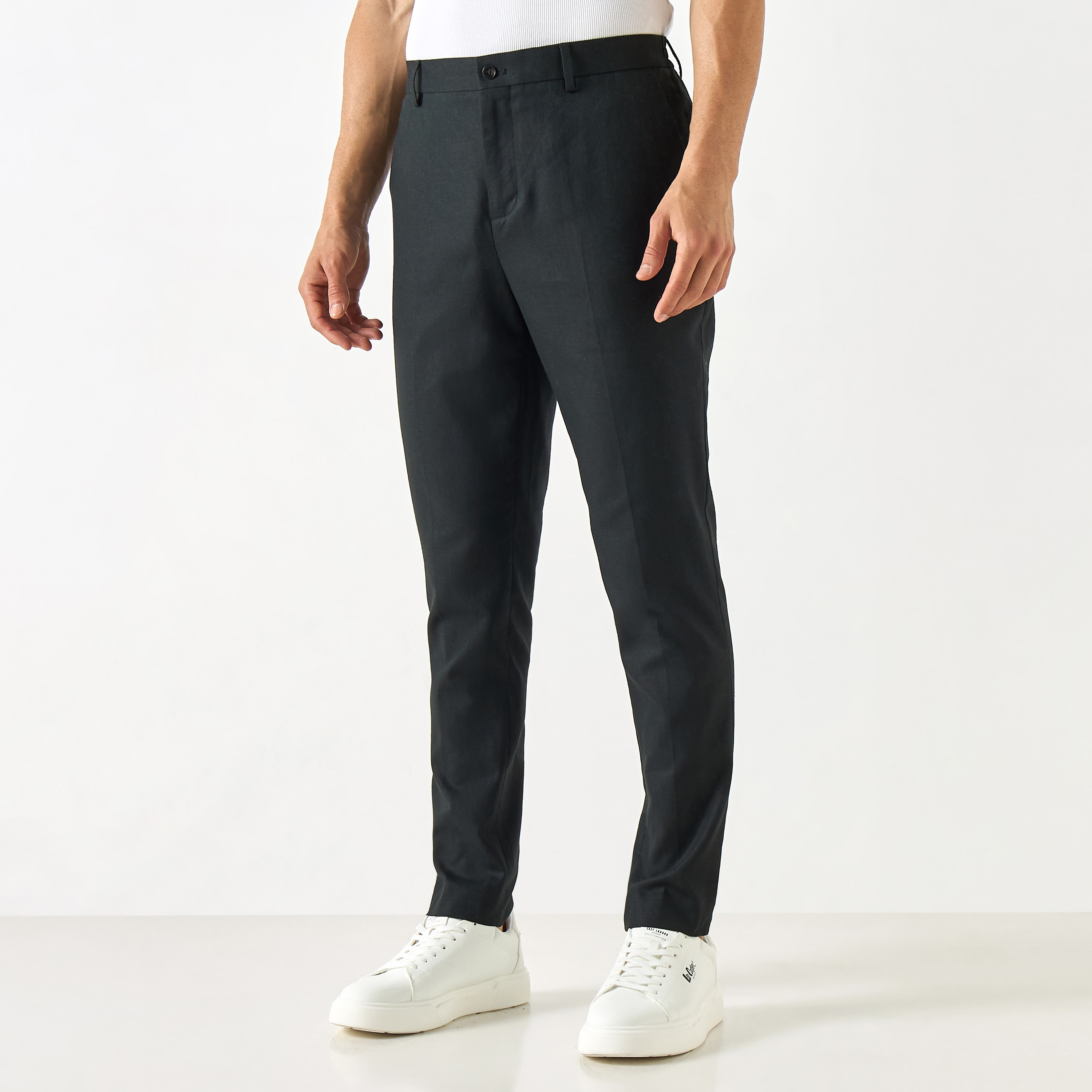 بنطلون كتان سادة بجيوب من آيكونيك-men-clothing-bottoms-trousersandchinos-trousers-image-1