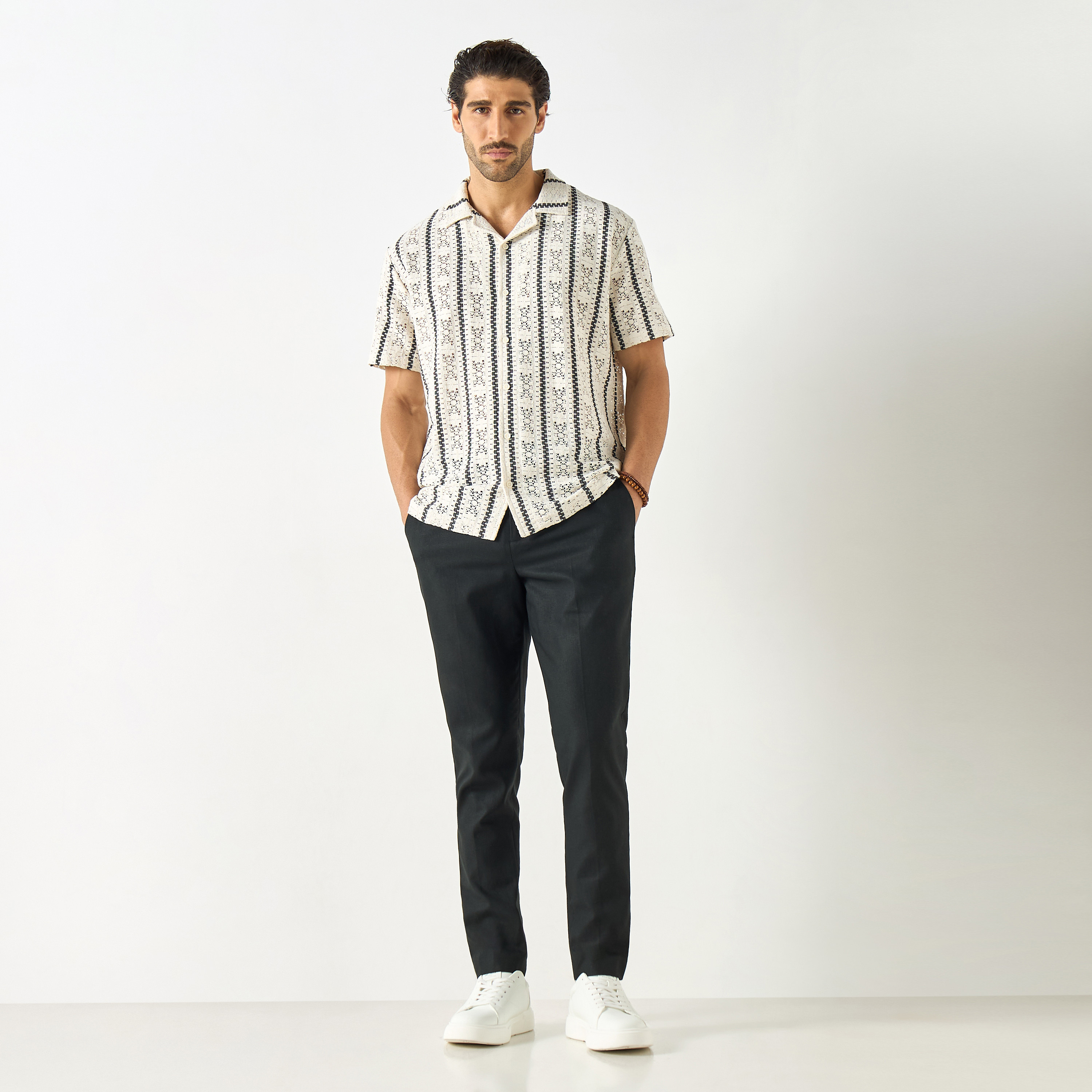 بنطلون كتان سادة بجيوب من آيكونيك-men-clothing-bottoms-trousersandchinos-trousers-image-2