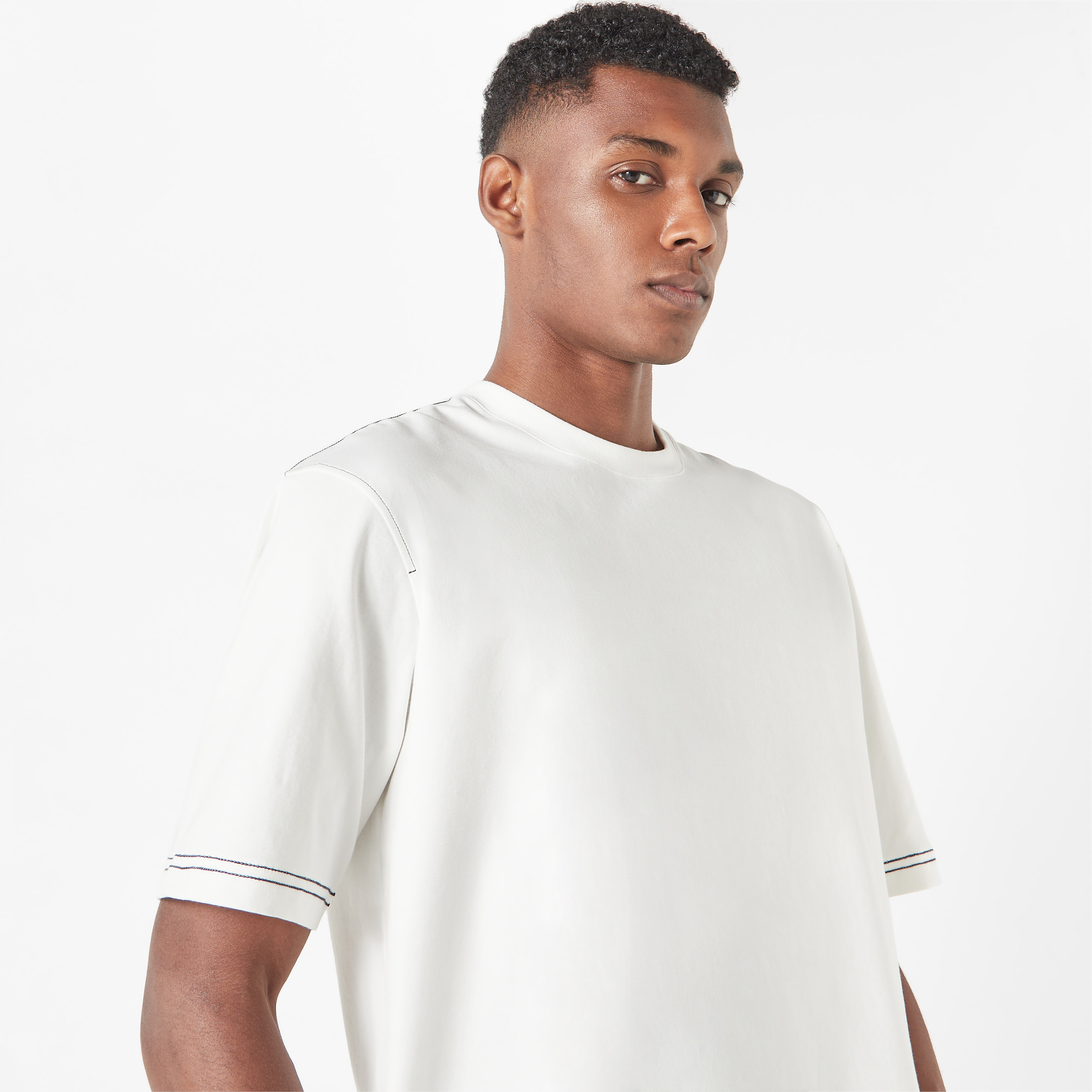 Iconic Crew Neck T-shirt with Short Sleeves-men-clothing-tshirtsandpolos-tshirts-image-4