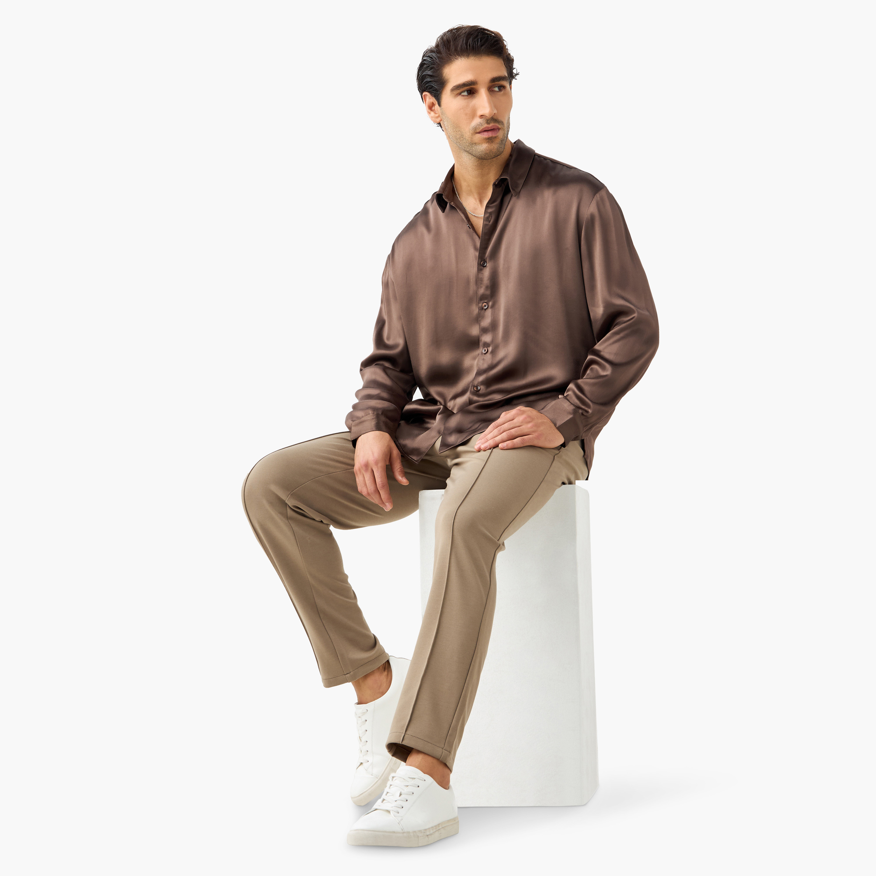 بنطلون بقصّة عادية وخصر مطاطي وجيوب من أيكونيك-men-clothing-bottoms-trousersandchinos-trousers-image-7