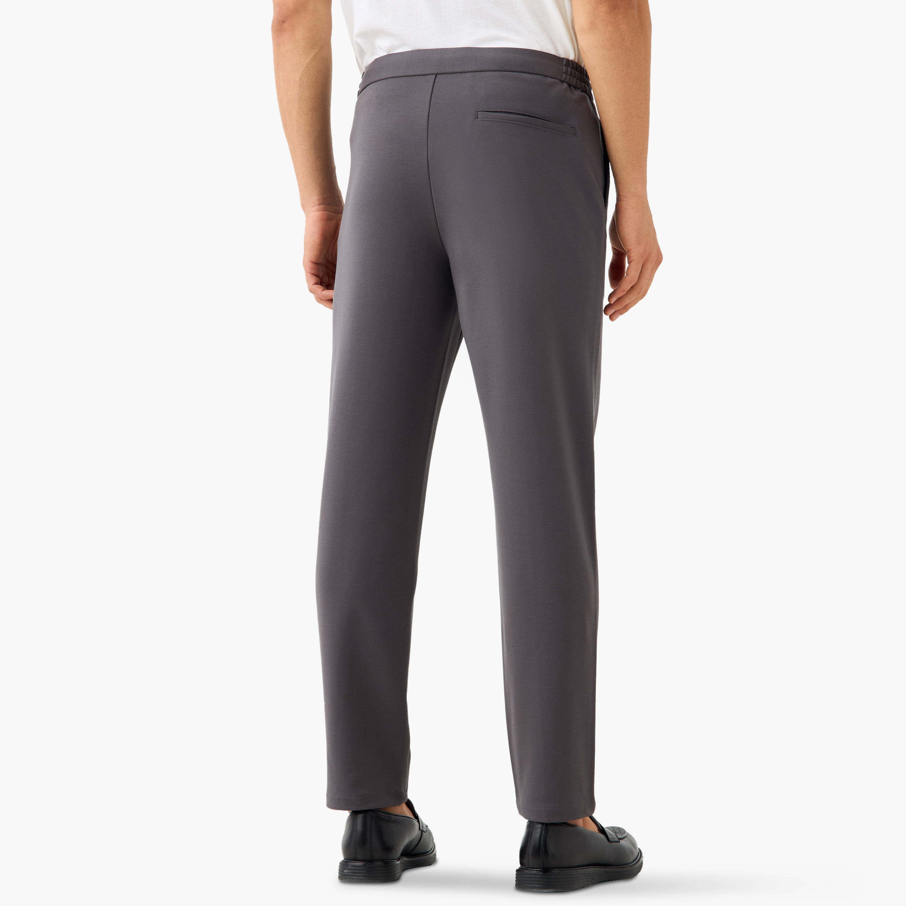 بنطلون بقصّة عادية وخصر مطاطي وجيوب من أيكونيك-men-clothing-bottoms-trousersandchinos-trousers-image-3